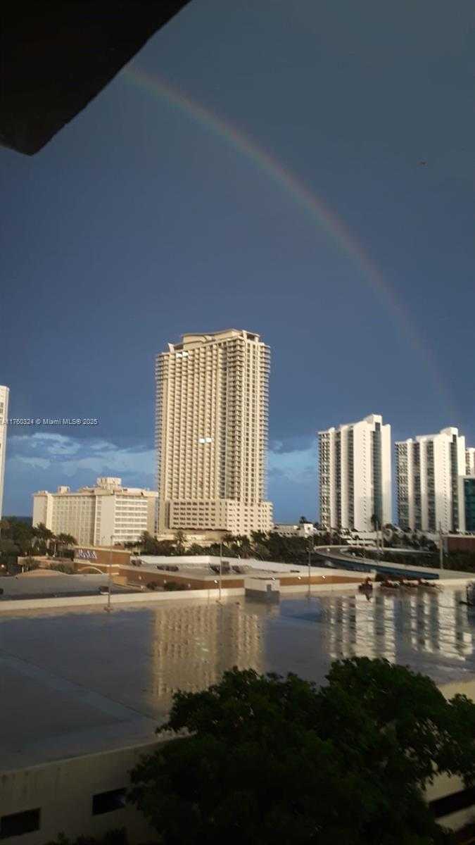 Small Image of 17021 NORTH BAY RD #828, Sunny Isles Beach Number 7