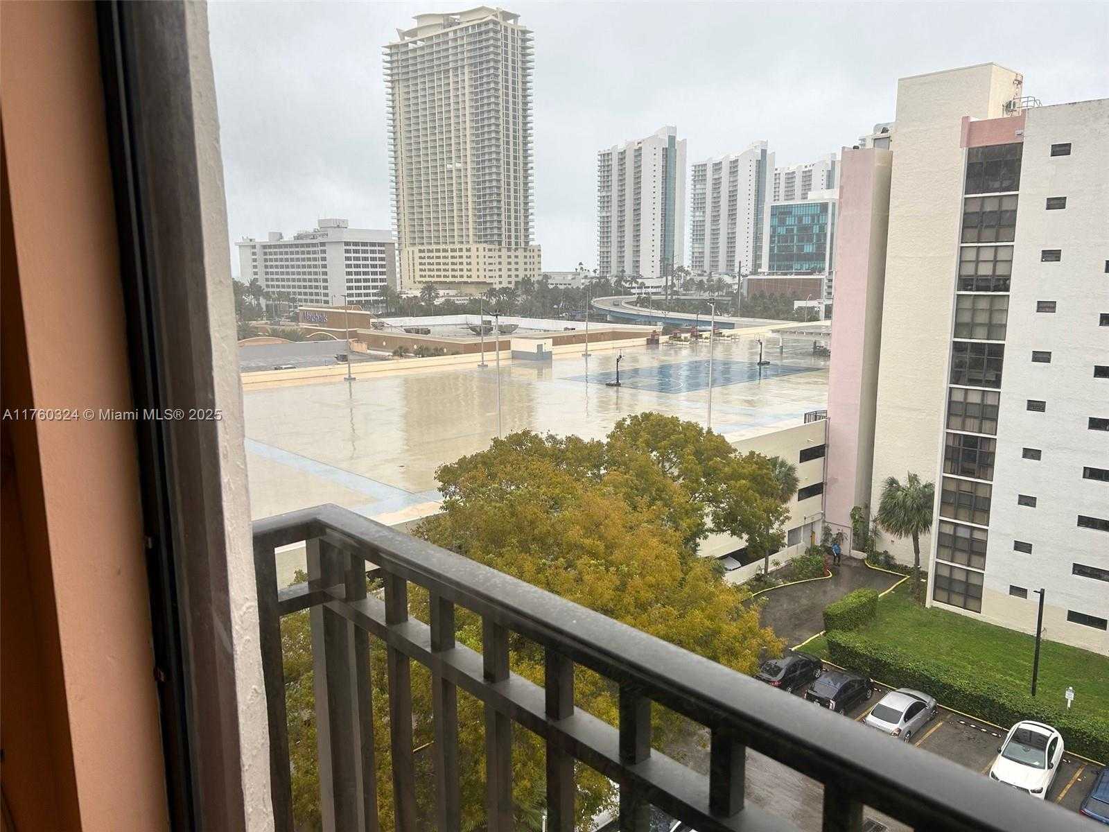 Small Image of 17021 NORTH BAY RD #828, Sunny Isles Beach Number 9