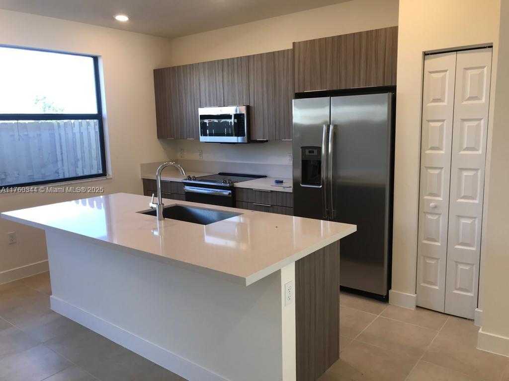 Small Image of 10431 NORTH WEST 82ND ST #5, Doral Number 4
