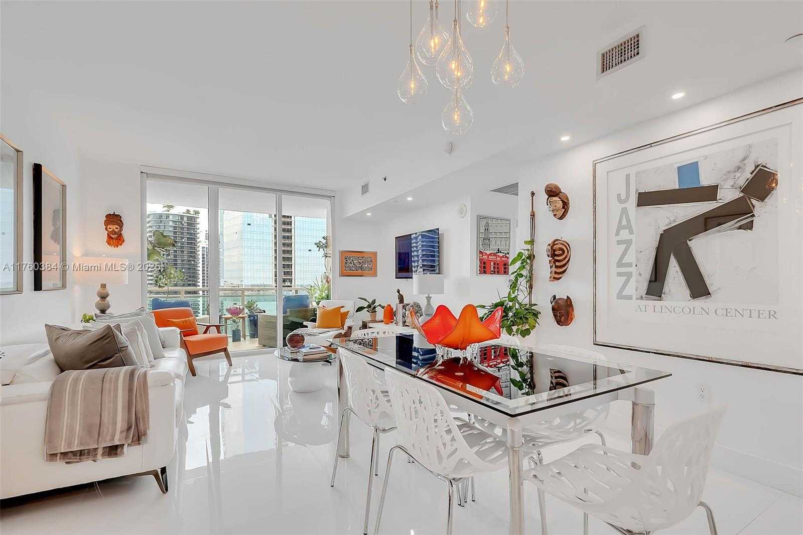 Small Image of 950 Brickell Bay Dr, Miami, FL 33131, USA Number 10