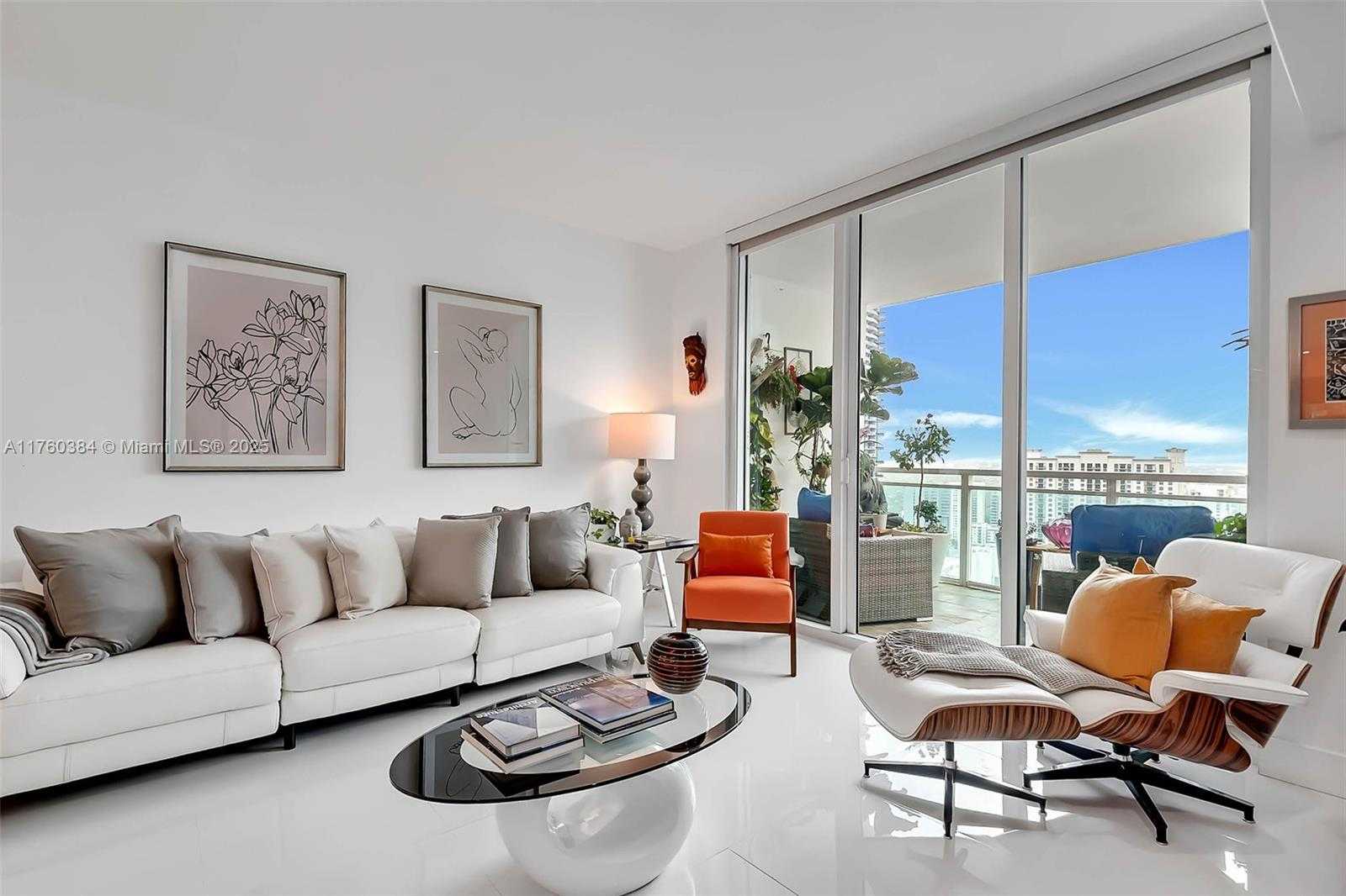 Small Image of 950 Brickell Bay Dr, Miami, FL 33131, USA Number 14