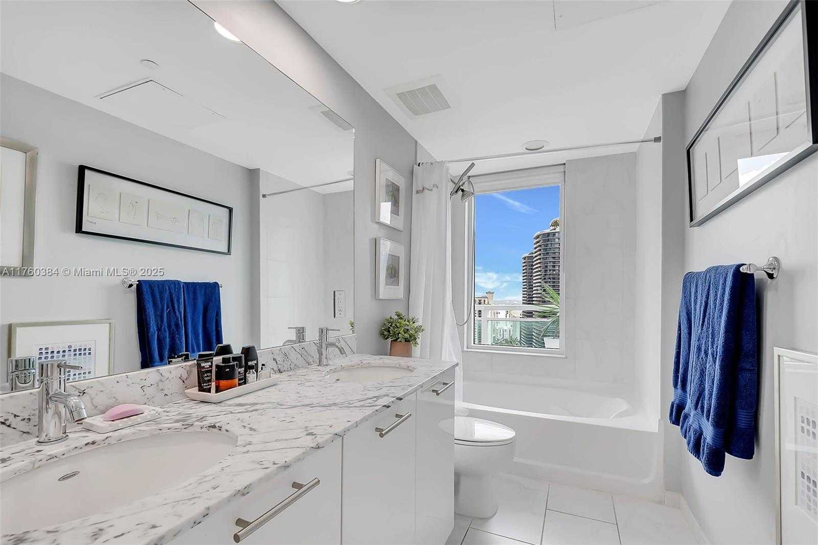 Small Image of 950 Brickell Bay Dr, Miami, FL 33131, USA Number 15