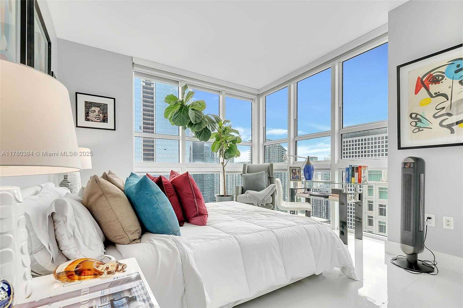 Small Image of 950 Brickell Bay Dr, Miami, FL 33131, USA Number 16