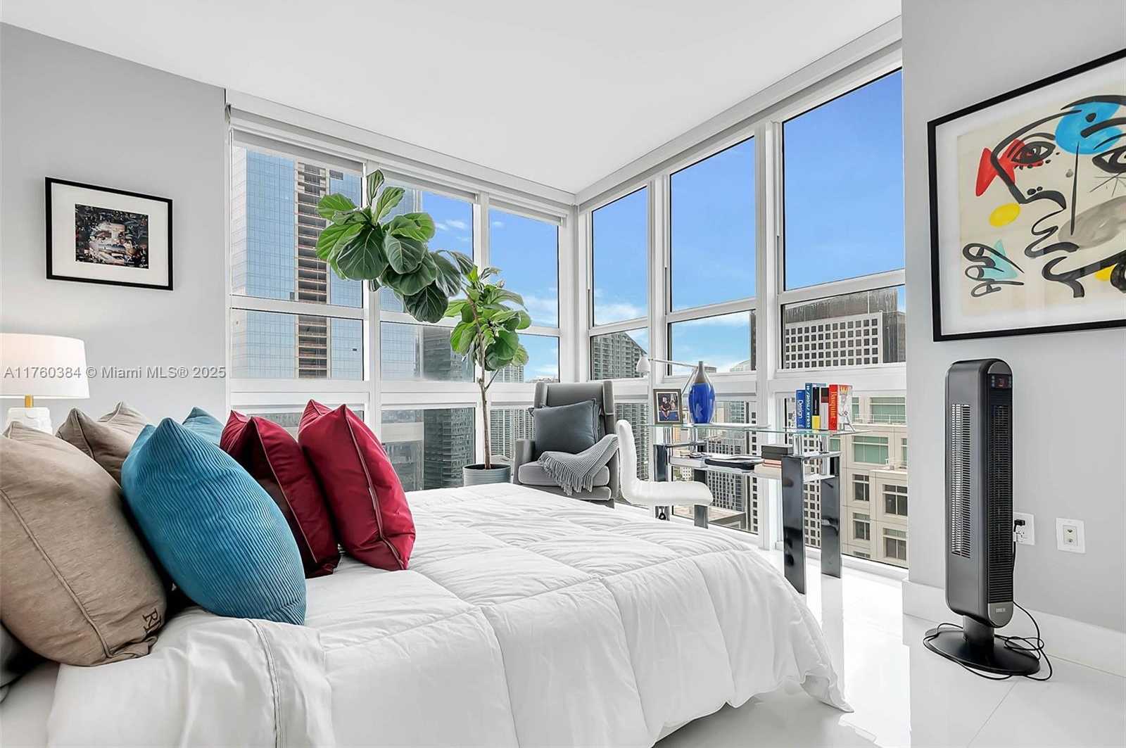 Small Image of 950 Brickell Bay Dr, Miami, FL 33131, USA Number 17