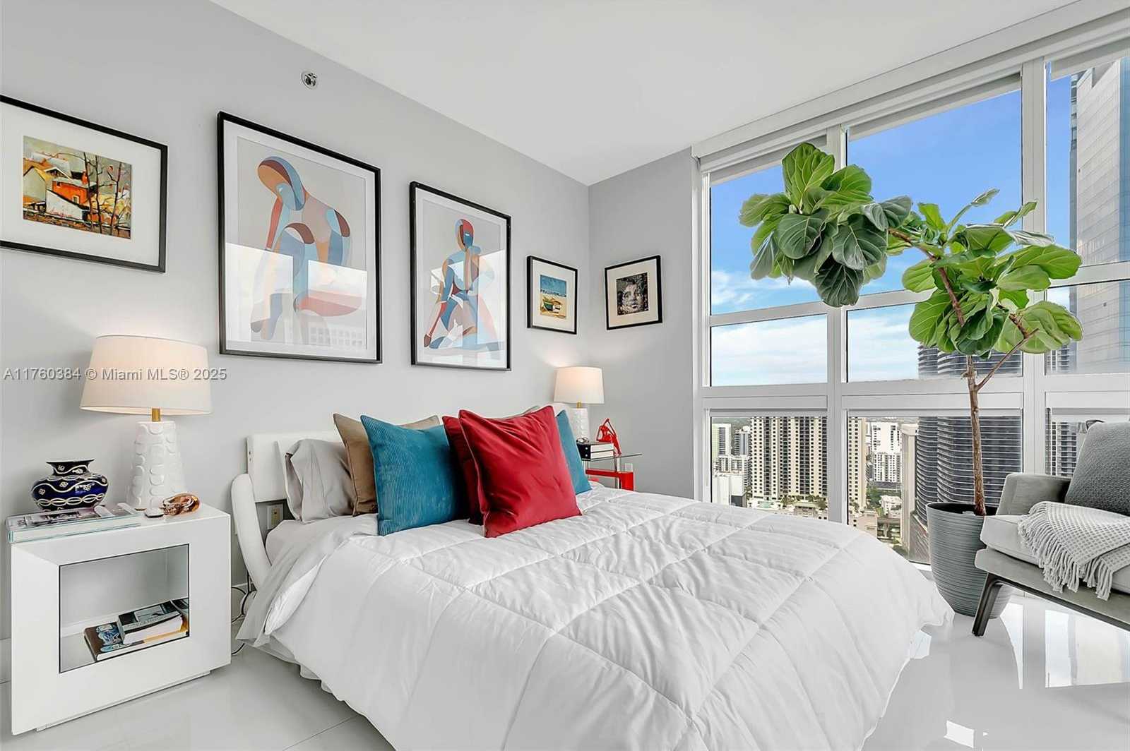 Small Image of 950 Brickell Bay Dr, Miami, FL 33131, USA Number 18