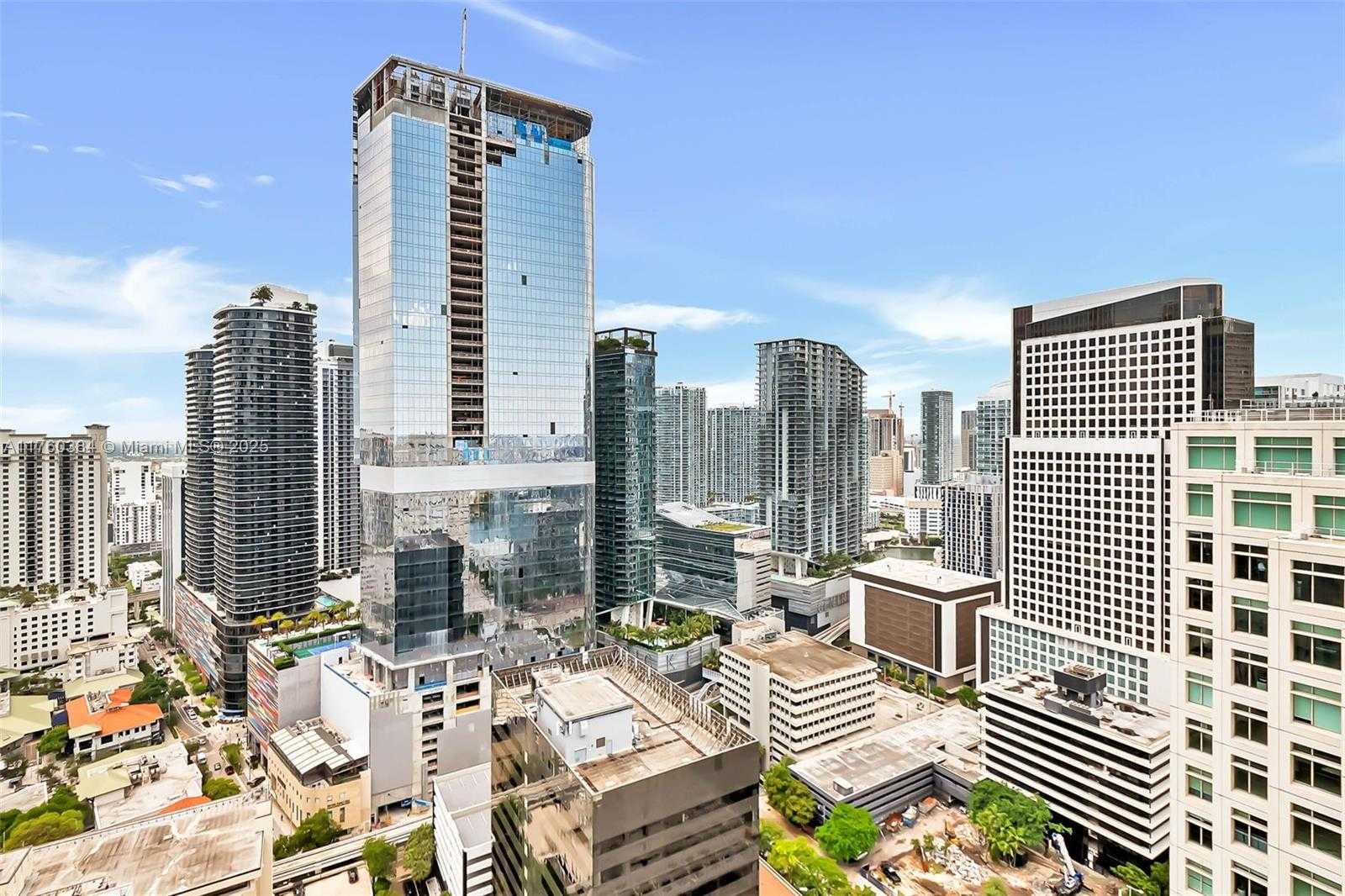 Small Image of 950 Brickell Bay Dr, Miami, FL 33131, USA Number 2