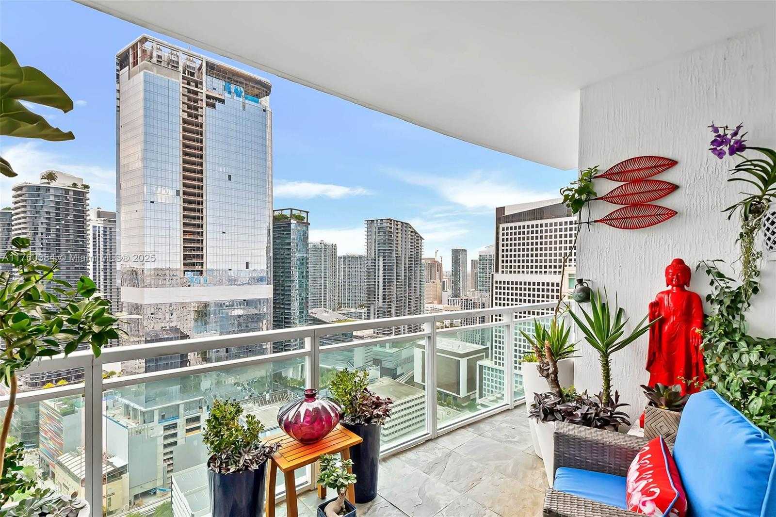 Small Image of 950 Brickell Bay Dr, Miami, FL 33131, USA Number 4