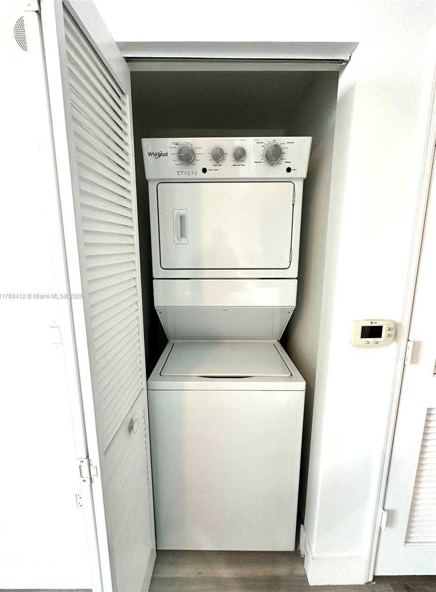Small Image of 951 BRICKELL AVE #3403, Miami Number 32
