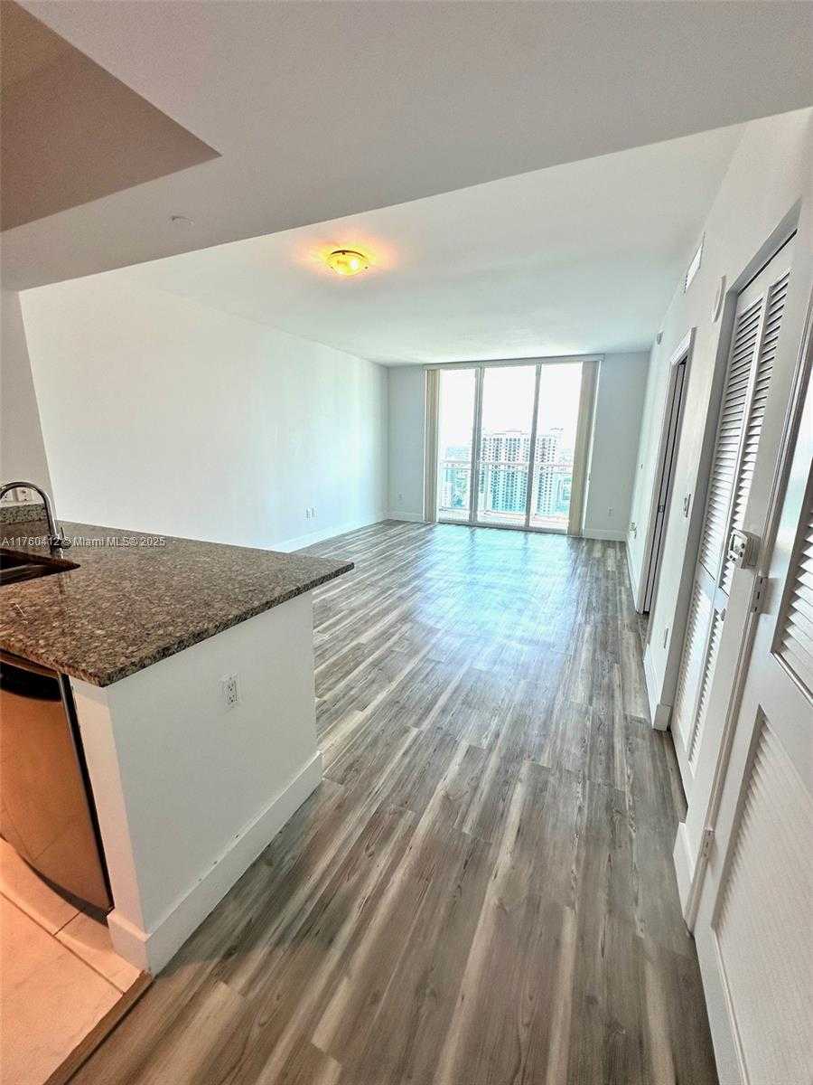 Small Image of 951 BRICKELL AVE #3403, Miami Number 35
