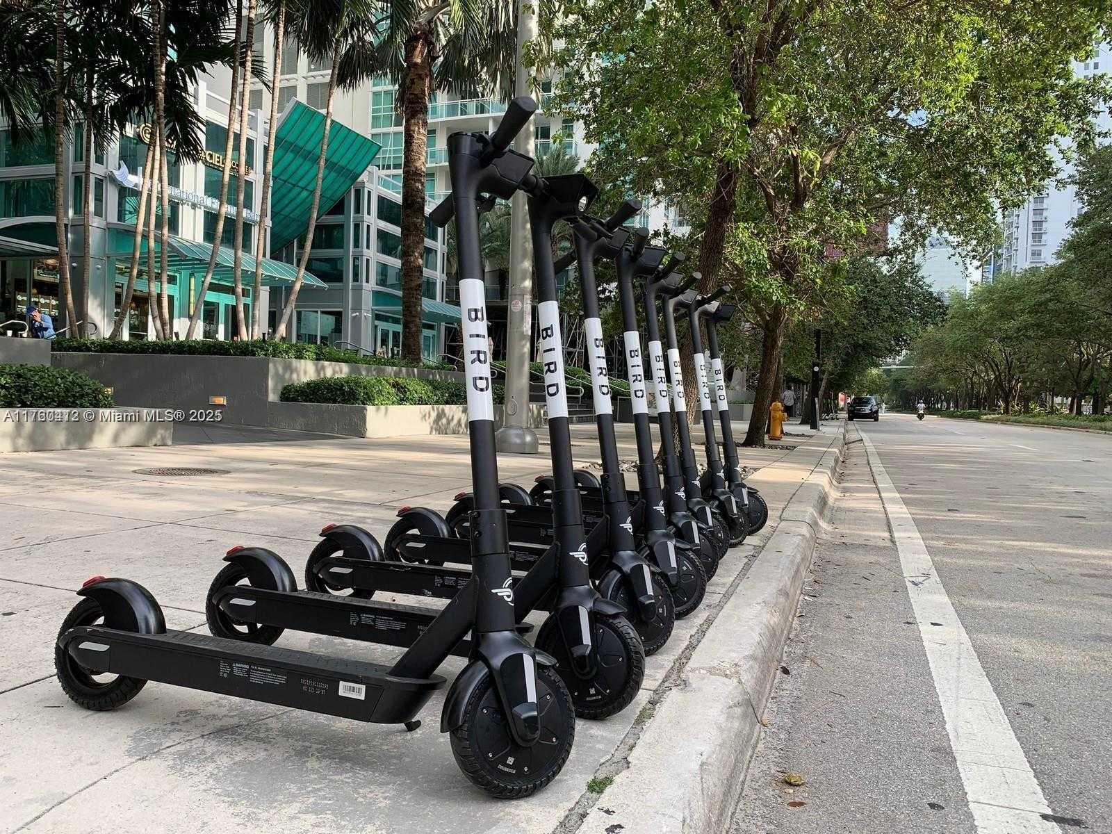 Small Image of 951 BRICKELL AVE #3403, Miami Number 6