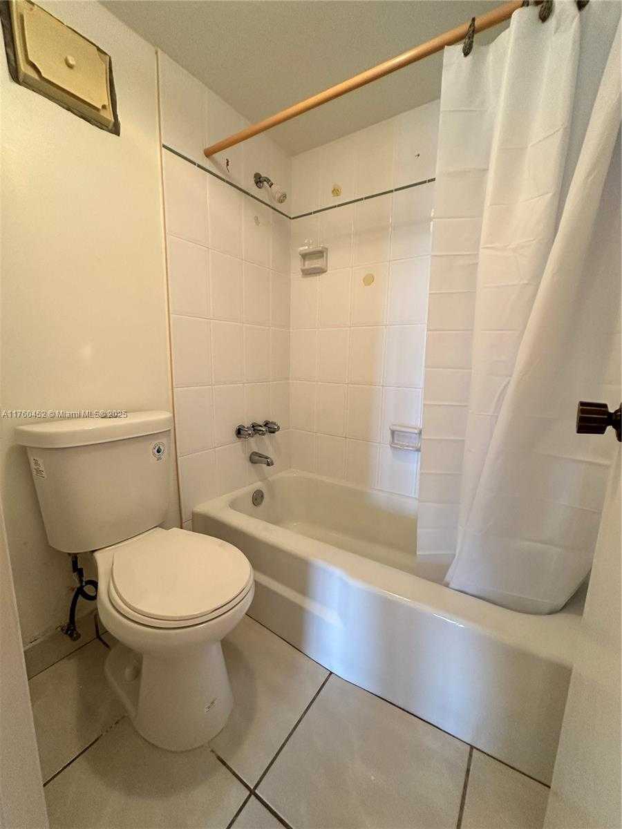 Small Image of 17800 ATLANTIC BLVD #509, Sunny Isles Beach Number 10