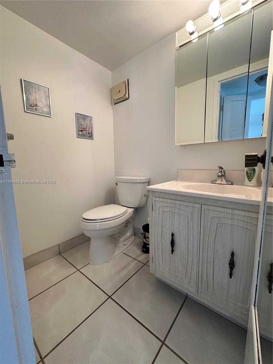Small Image of 17800 ATLANTIC BLVD #509, Sunny Isles Beach Number 12
