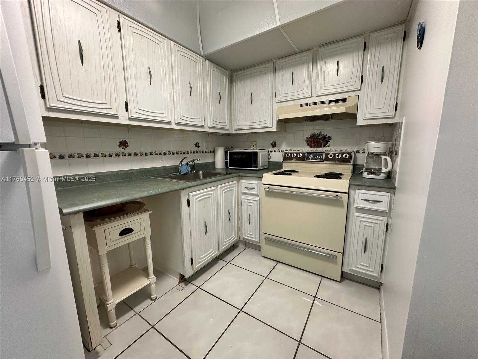 Small Image of 17800 ATLANTIC BLVD #509, Sunny Isles Beach Number 14