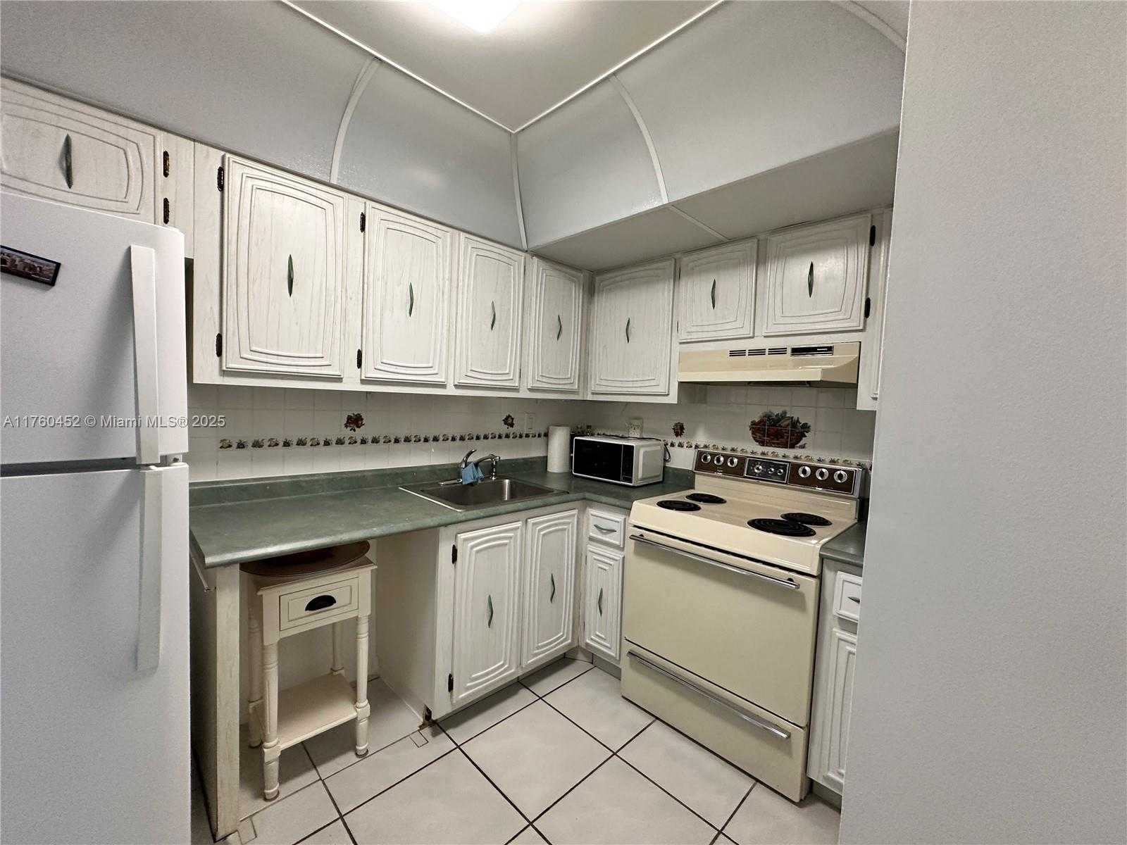 Small Image of 17800 ATLANTIC BLVD #509, Sunny Isles Beach Number 15