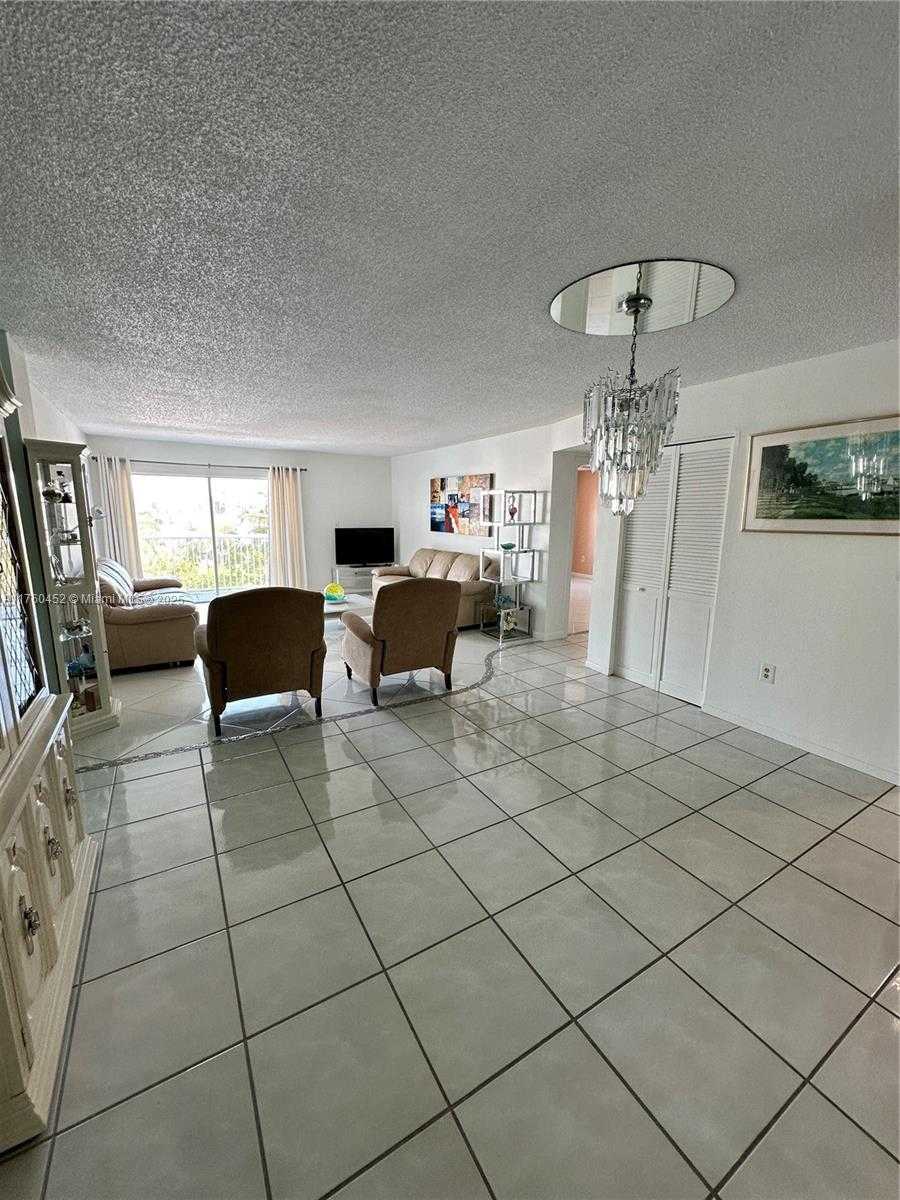 Small Image of 17800 ATLANTIC BLVD #509, Sunny Isles Beach Number 3