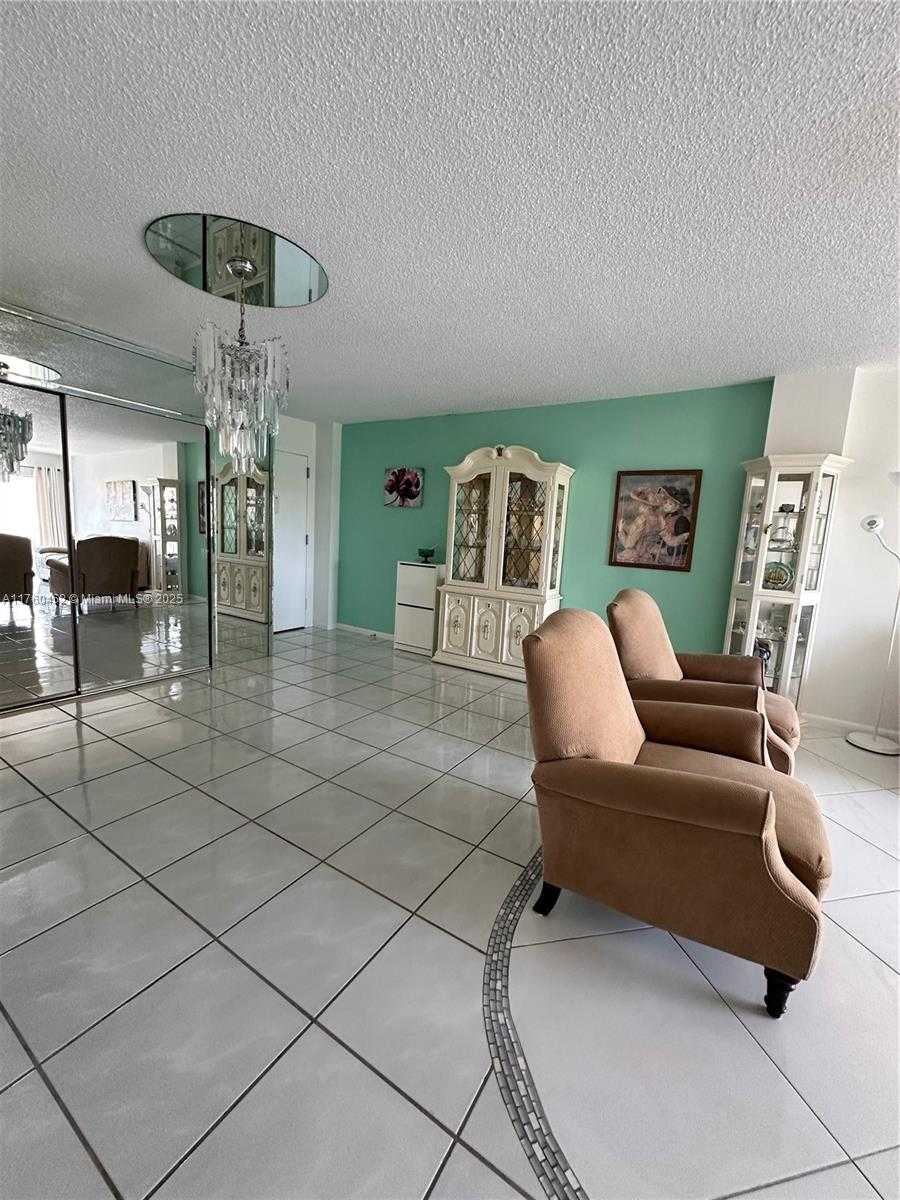 Small Image of 17800 ATLANTIC BLVD #509, Sunny Isles Beach Number 4