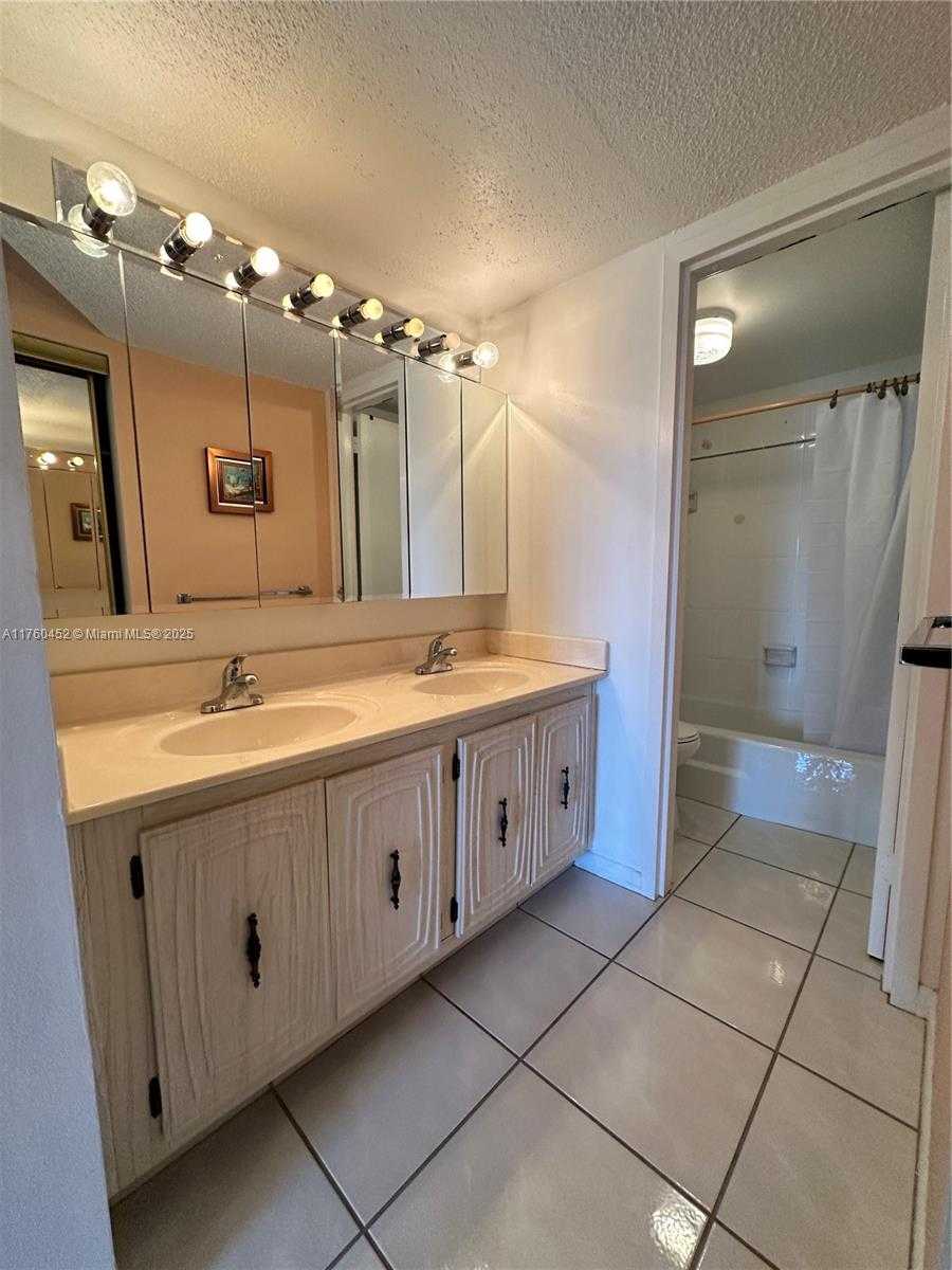 Small Image of 17800 ATLANTIC BLVD #509, Sunny Isles Beach Number 9