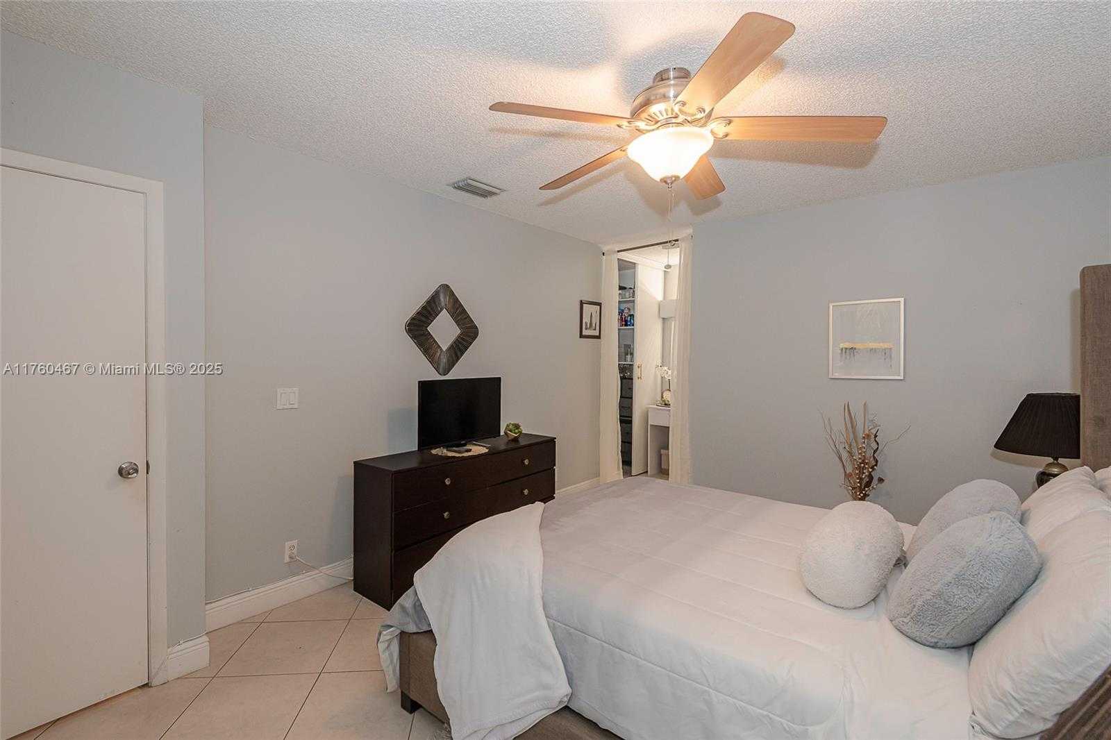 Small Image of 2888 SOUTH CARAMBOLA CIR S #2079, Coconut Creek Number 22