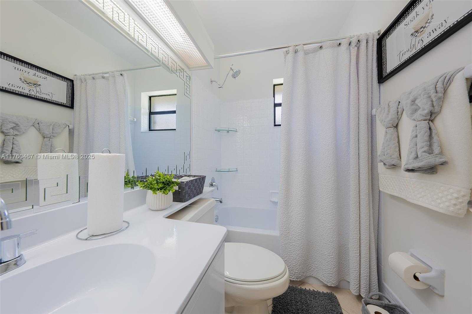 Small Image of 2888 SOUTH CARAMBOLA CIR S #2079, Coconut Creek Number 29