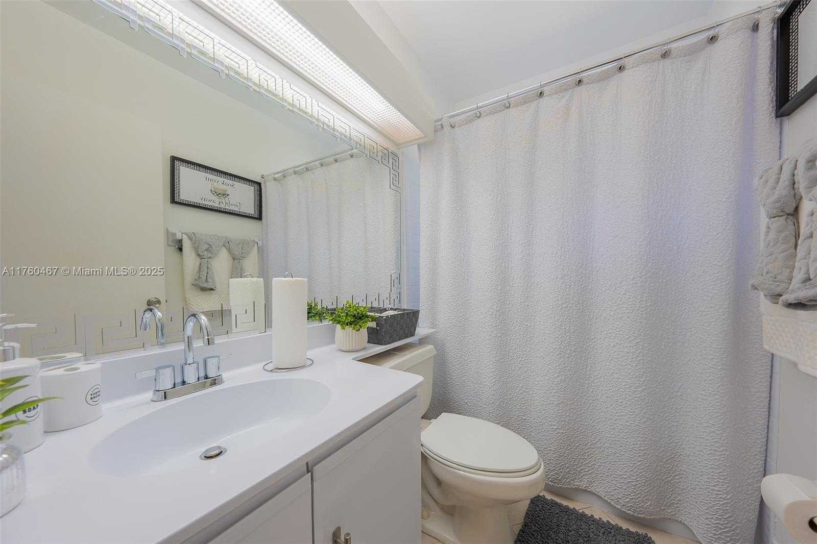 Small Image of 2888 SOUTH CARAMBOLA CIR S #2079, Coconut Creek Number 32