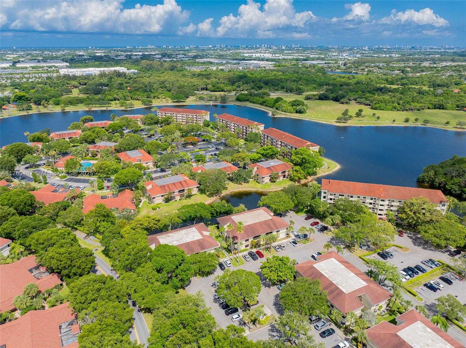 Small Image of 2888 SOUTH CARAMBOLA CIR S #2079, Coconut Creek Number 59