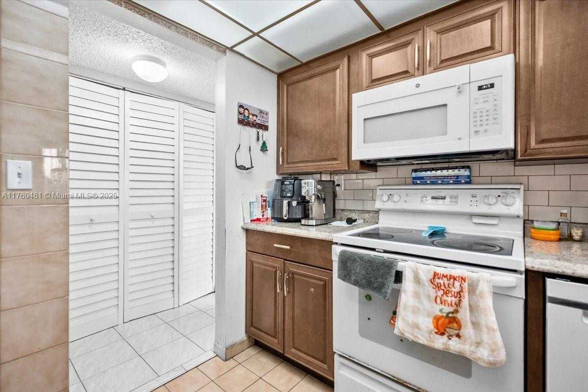 Small Image of 9440 WEST FLAGLER ST #414, Miami Number 10