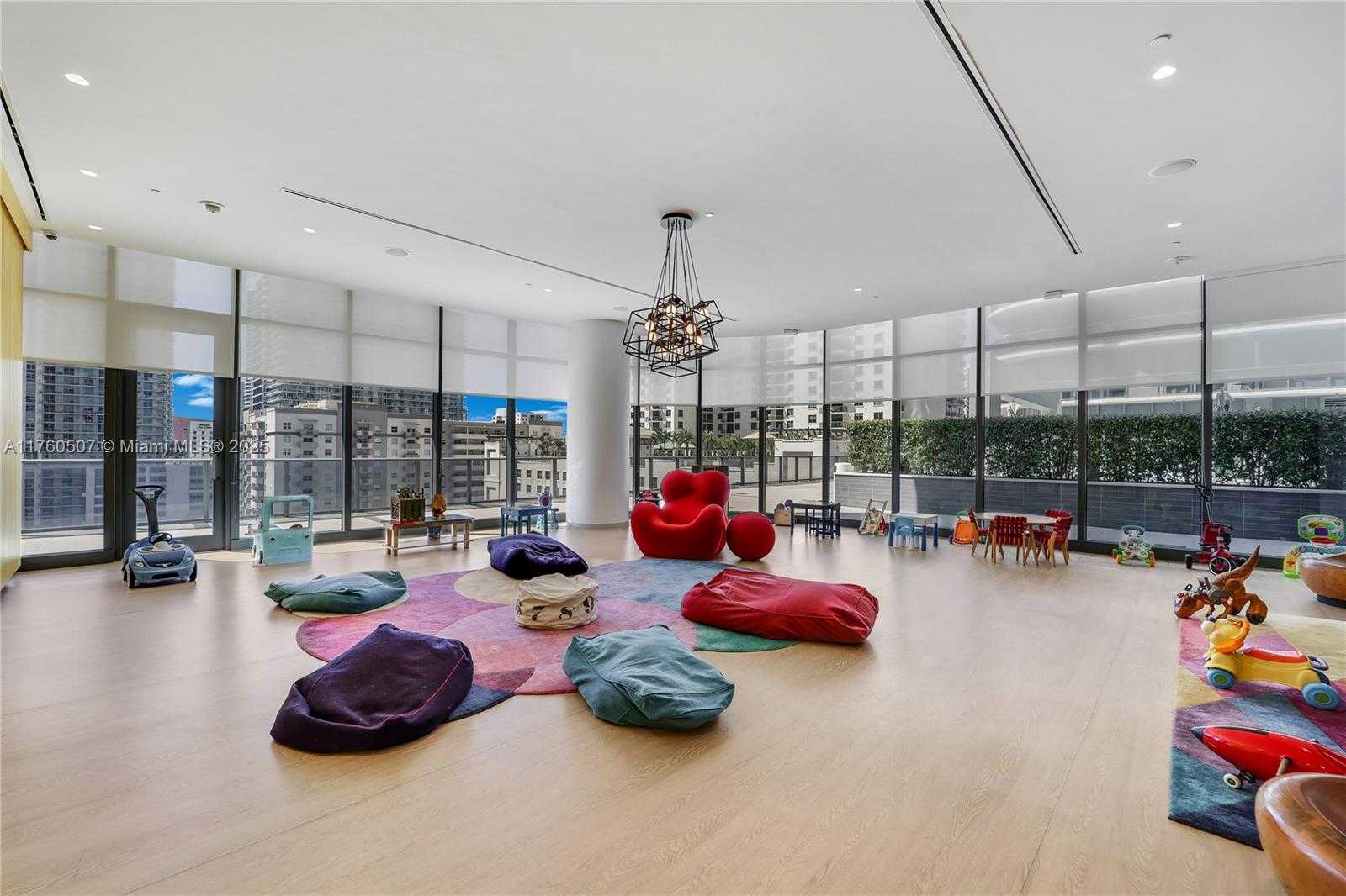 Small Image of 45 SOUTH WEST 9TH ST #3702, Miami Number 15