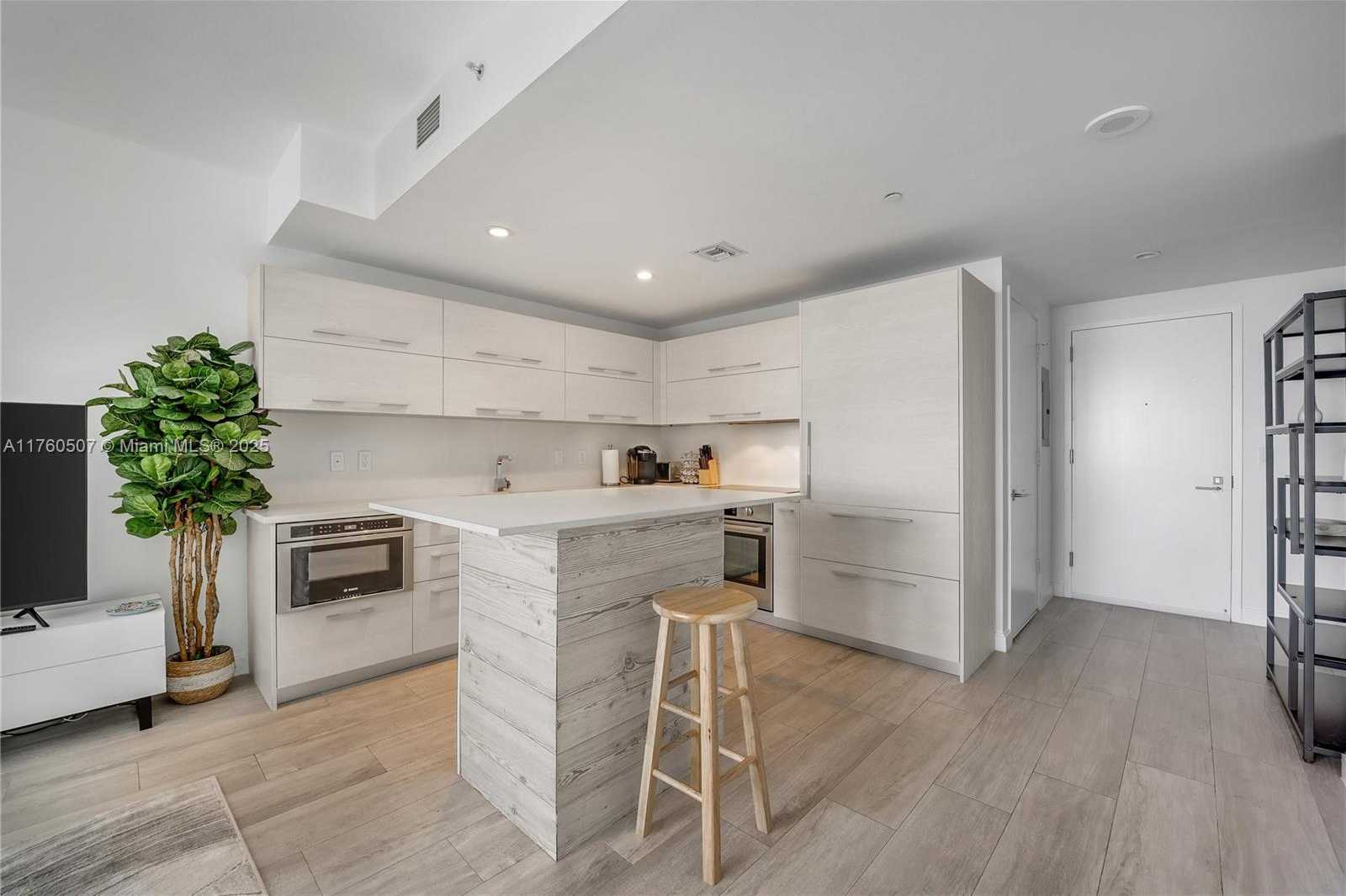 Small Image of 45 SOUTH WEST 9TH ST #3702, Miami Number 4