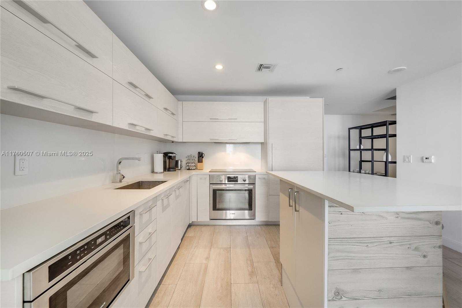 Small Image of 45 SOUTH WEST 9TH ST #3702, Miami Number 5