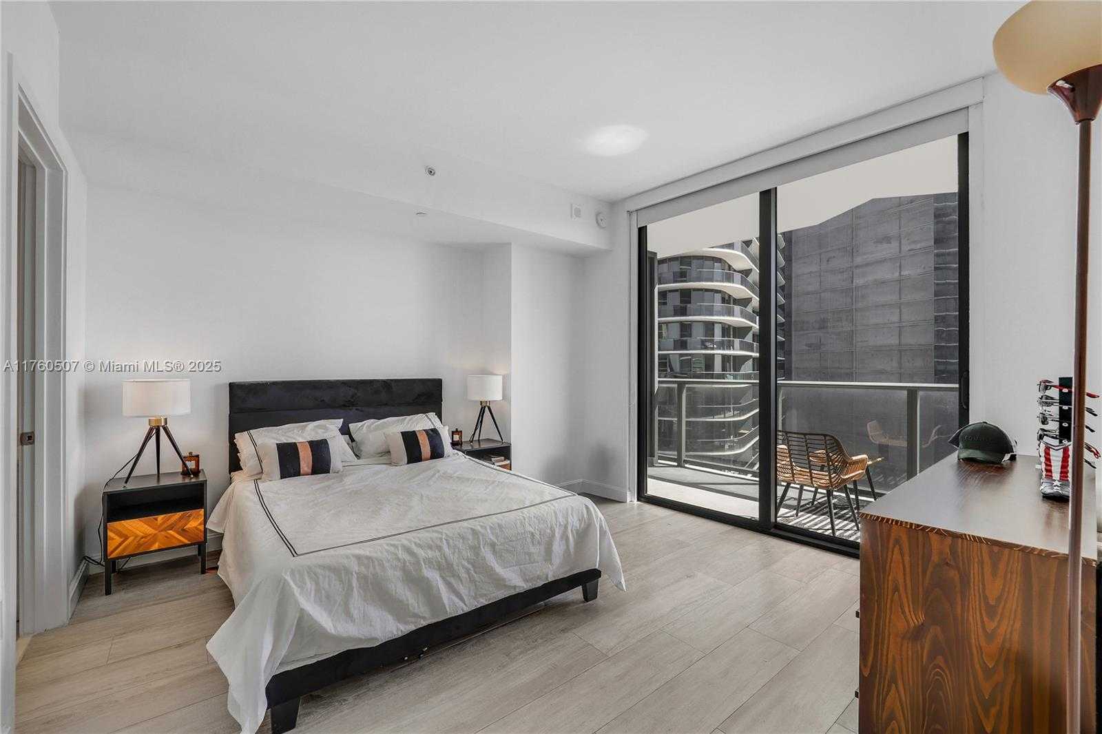Small Image of 45 SOUTH WEST 9TH ST #3702, Miami Number 7