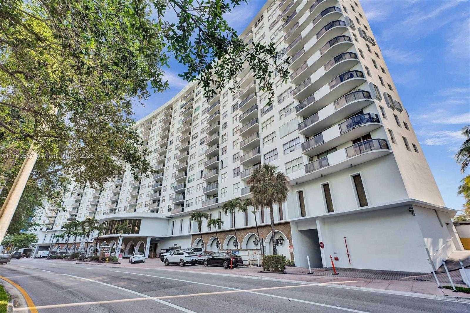 Small Image of 6039 COLLINS AVE #1736, Miami Beach Number 2