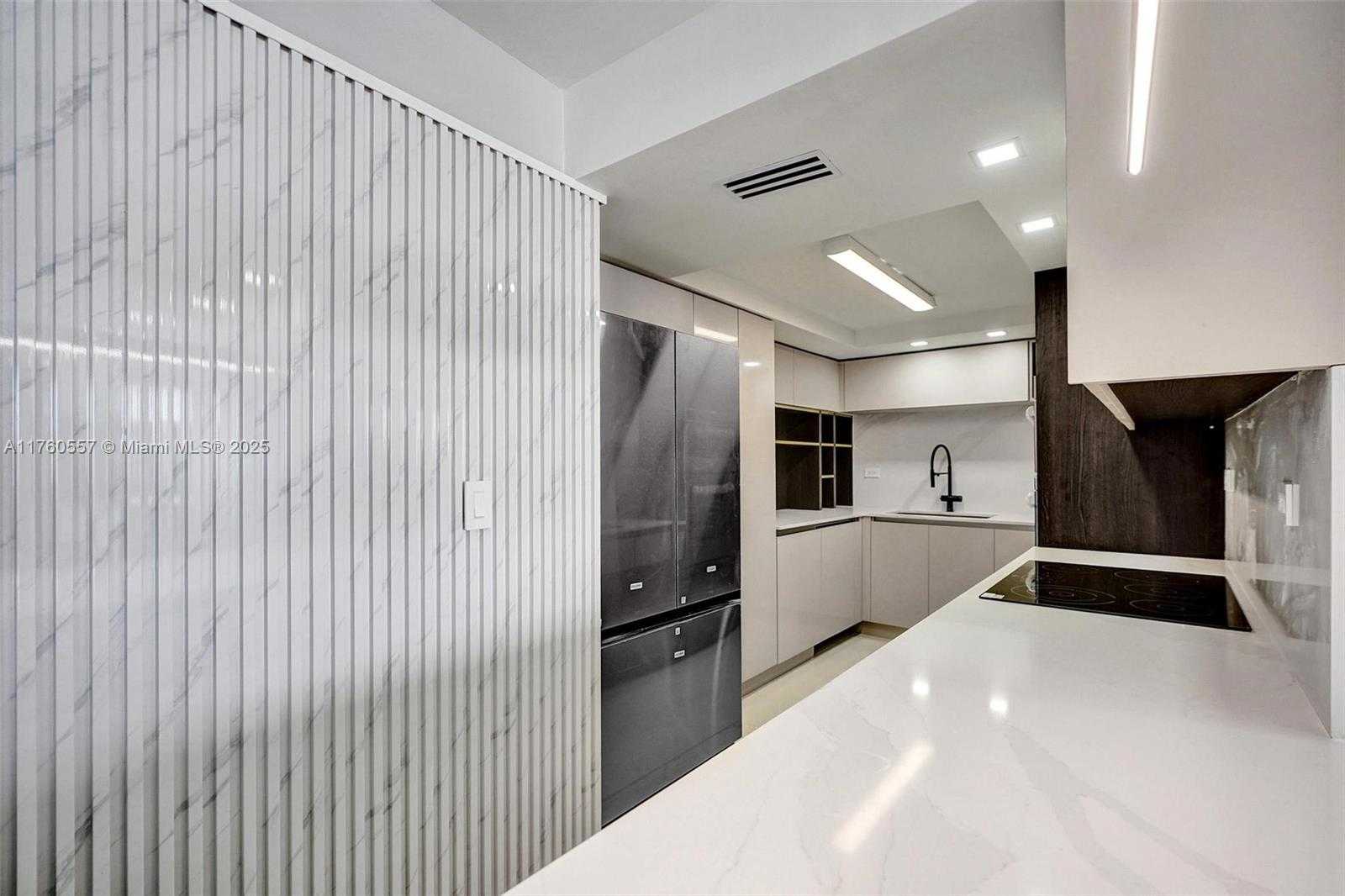 Small Image of 6039 COLLINS AVE #1736, Miami Beach Number 5