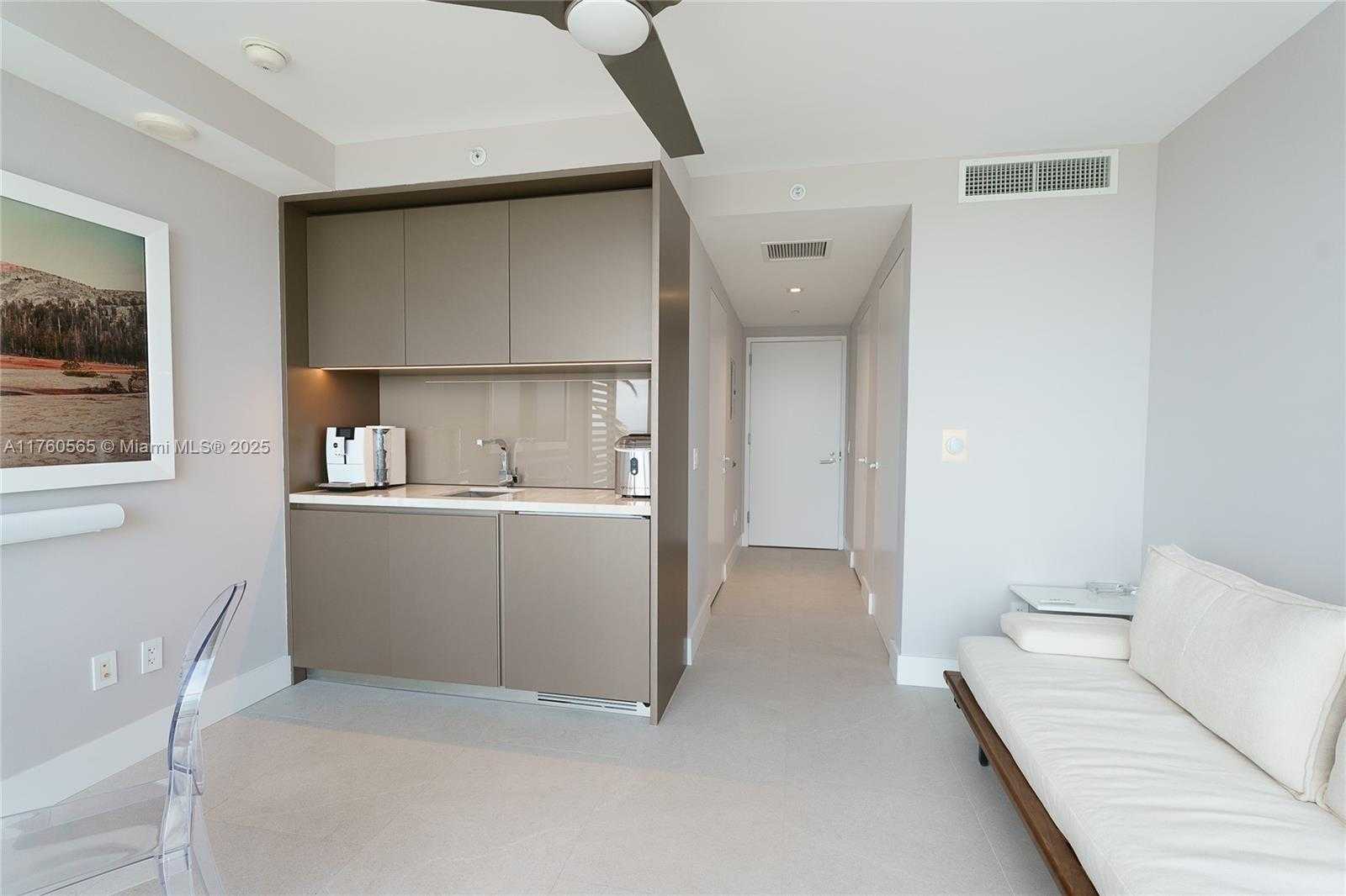 Small Image of 18975 COLLINS AVE #Cabana 27, Sunny Isles Beach Number 4