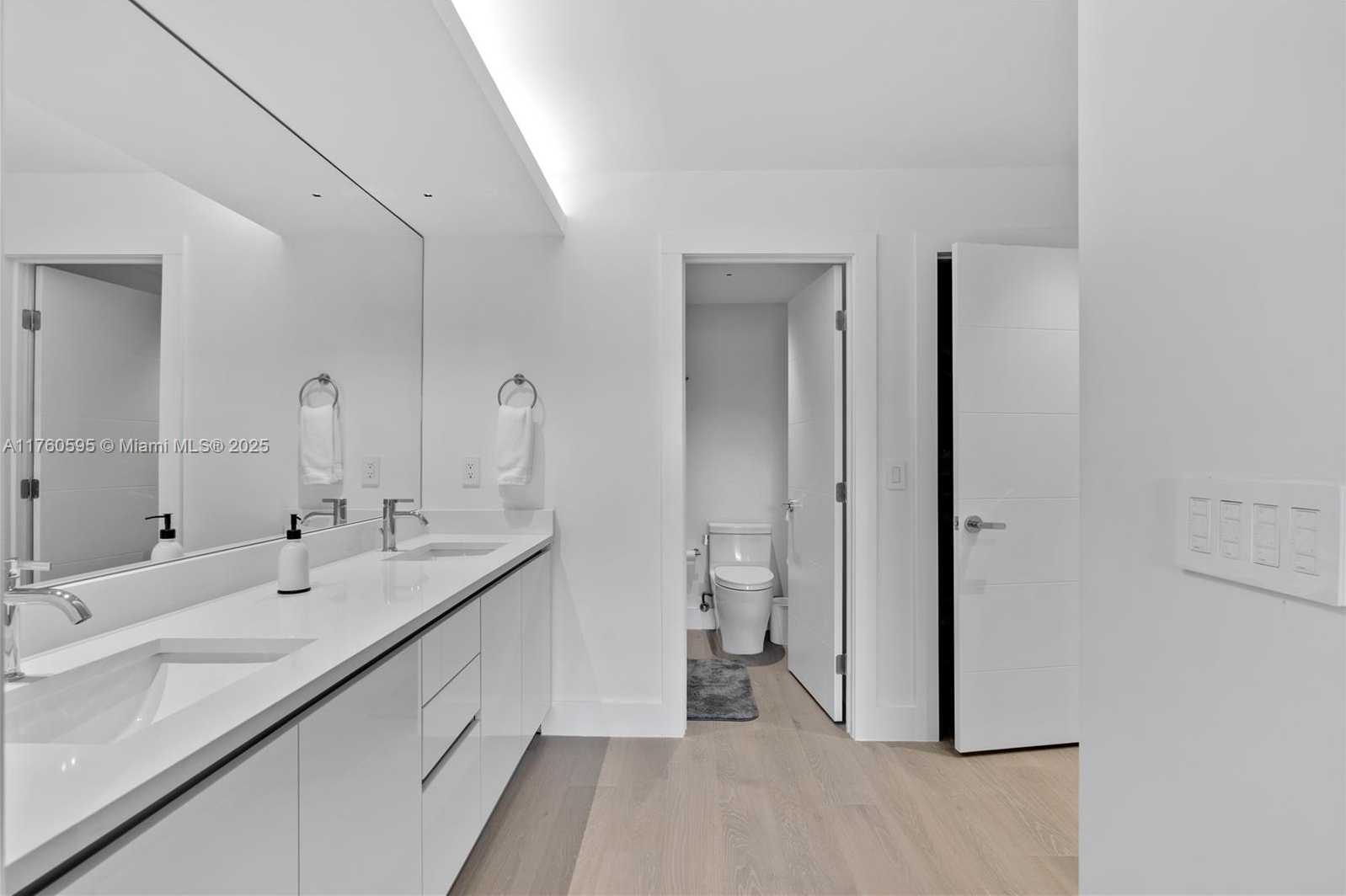 Small Image of 155 OCEAN LN DR #210, Key Biscayne Number 10