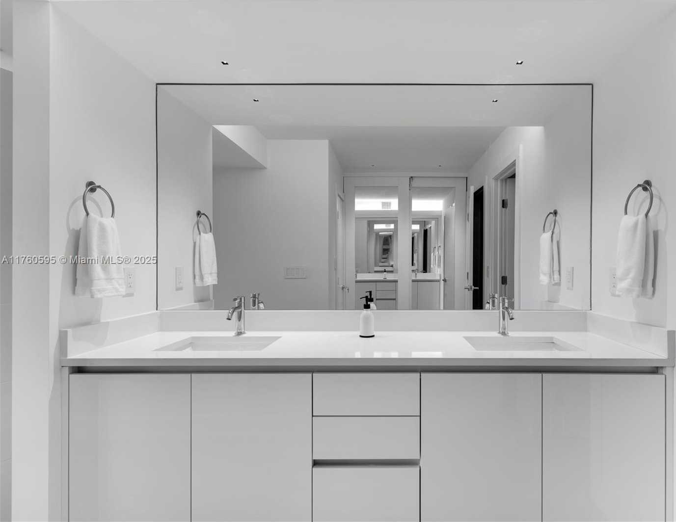 Small Image of 155 OCEAN LN DR #210, Key Biscayne Number 13