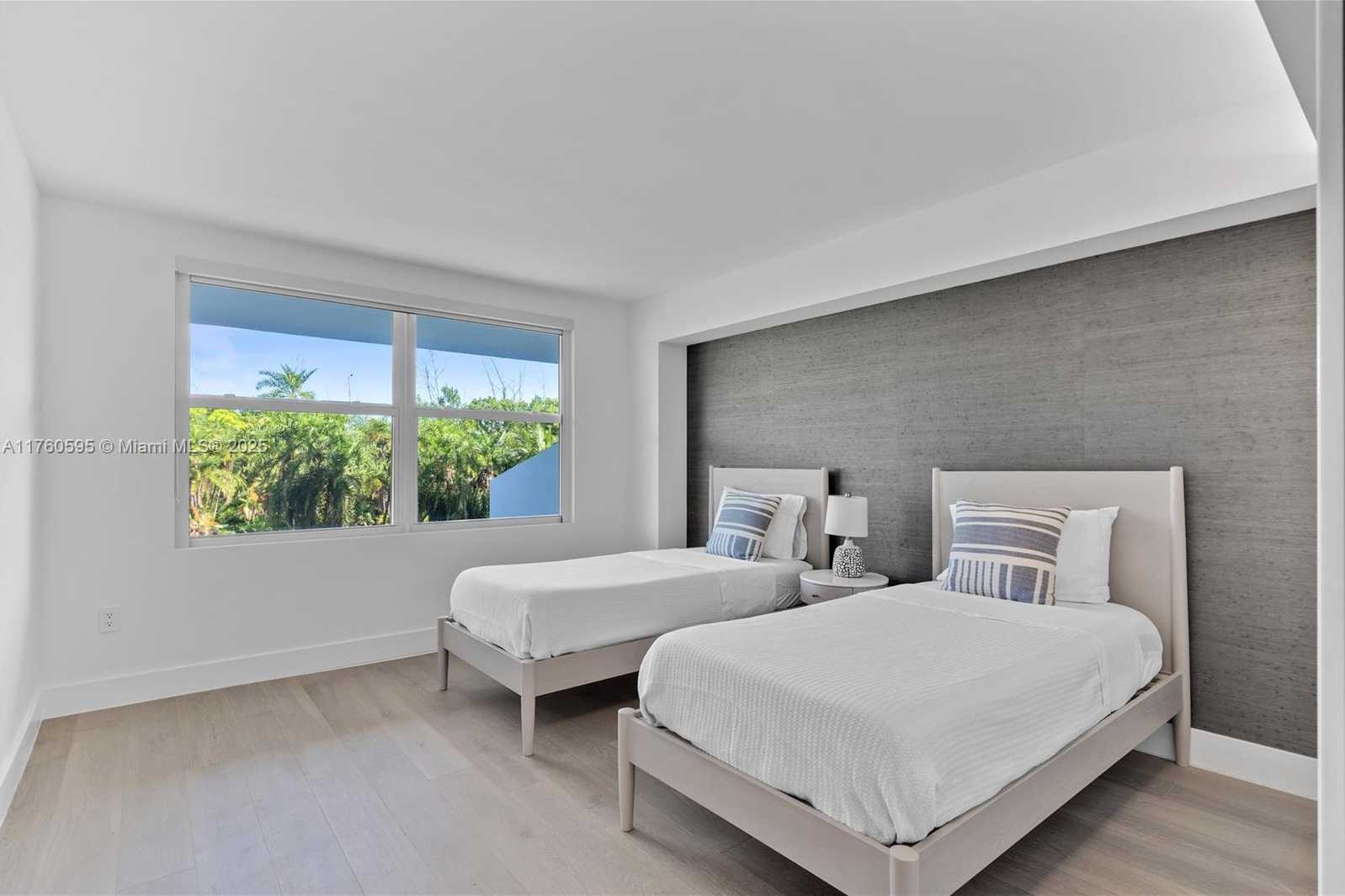 Small Image of 155 OCEAN LN DR #210, Key Biscayne Number 18