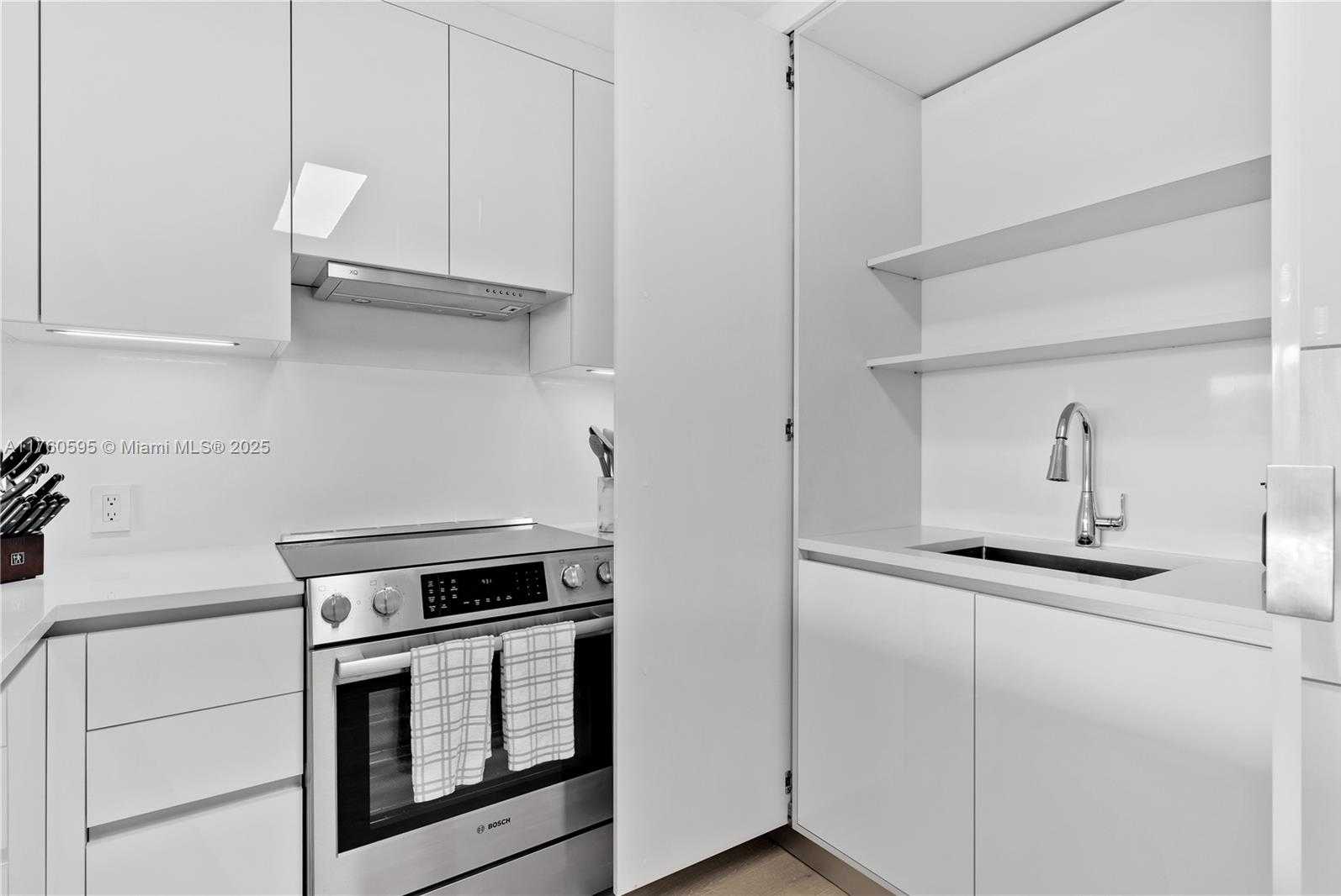 Small Image of 155 OCEAN LN DR #210, Key Biscayne Number 6