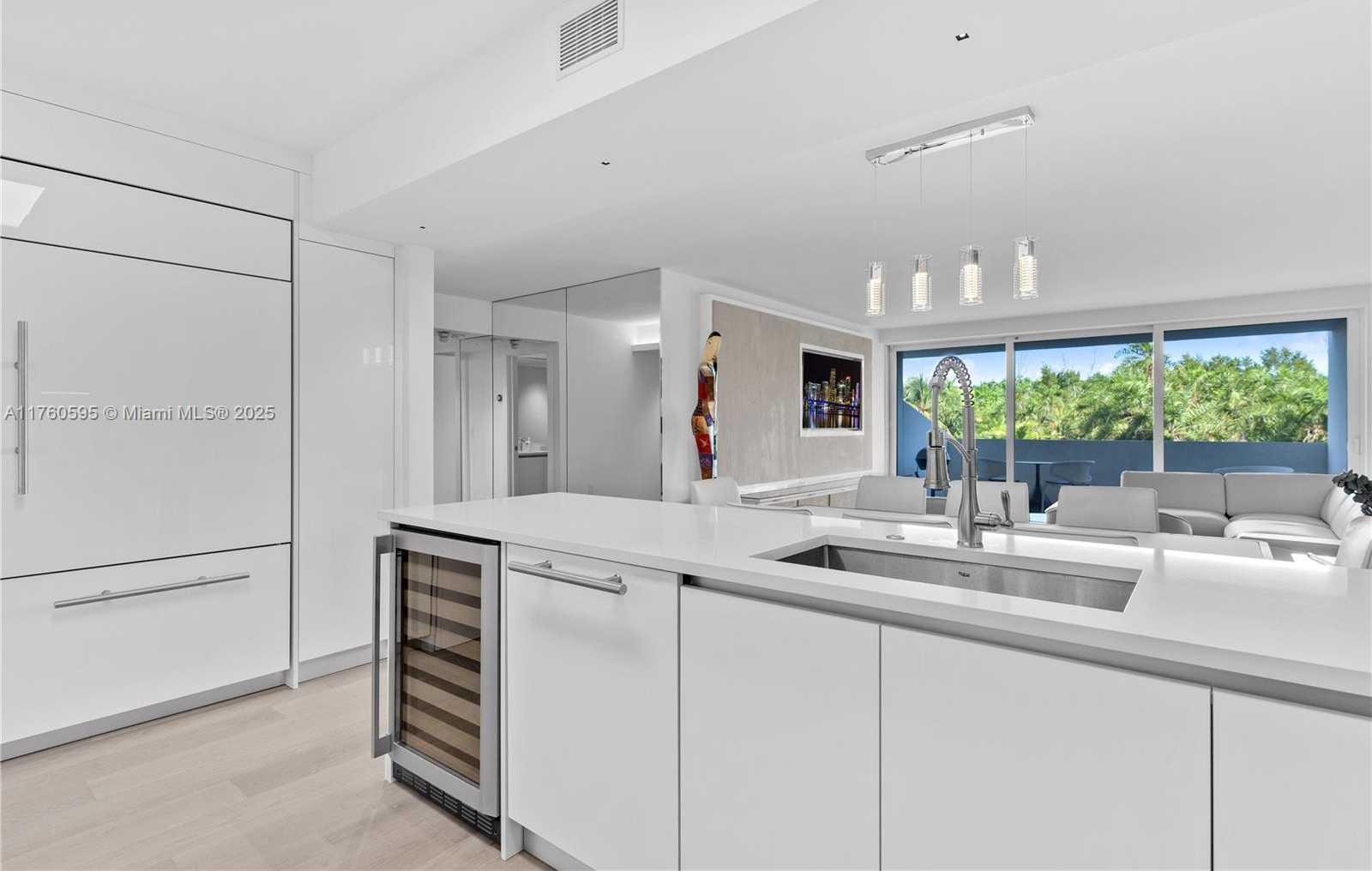 Small Image of 155 OCEAN LN DR #210, Key Biscayne Number 7