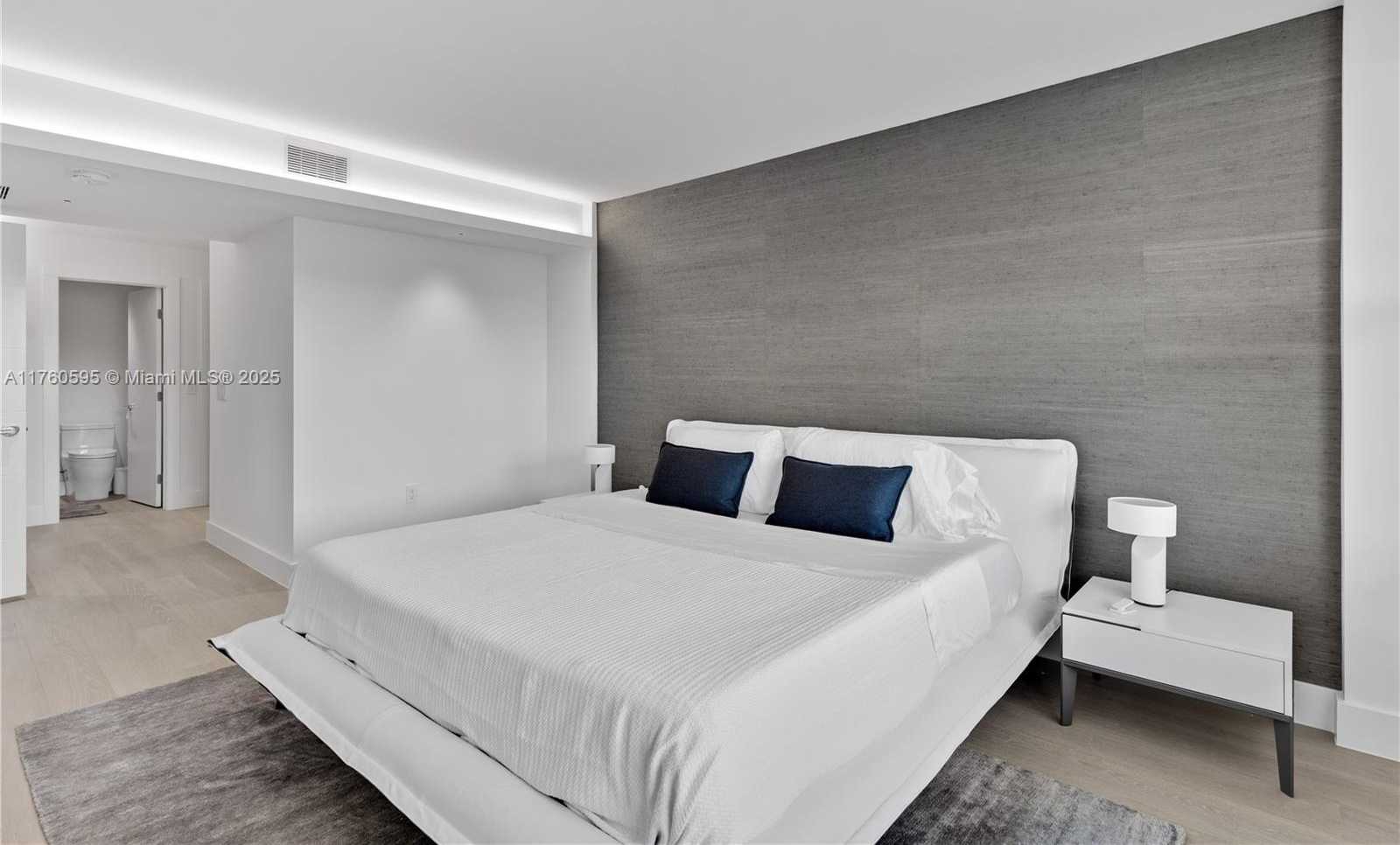 Small Image of 155 OCEAN LN DR #210, Key Biscayne Number 9