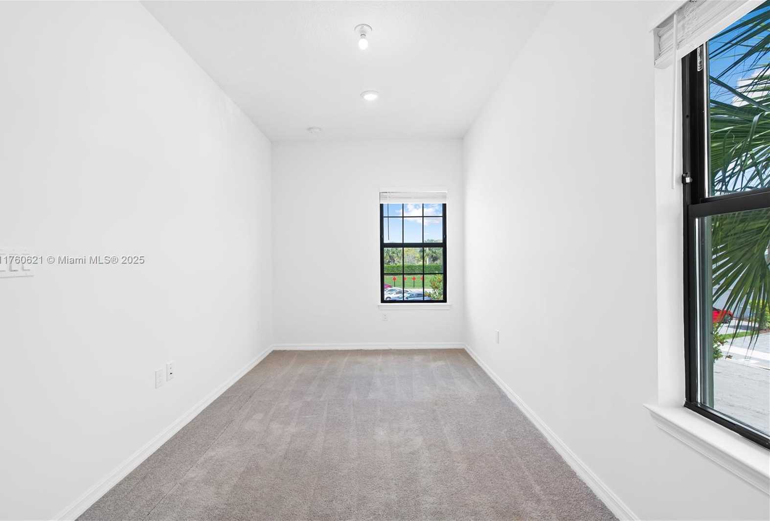 Small Image of 2102 NORTH APPLETON CIR N #2102, Oakland Park Number 17