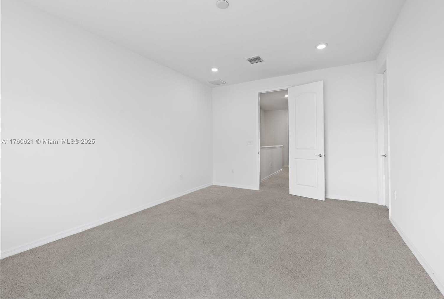 Small Image of 2102 NORTH APPLETON CIR N #2102, Oakland Park Number 25