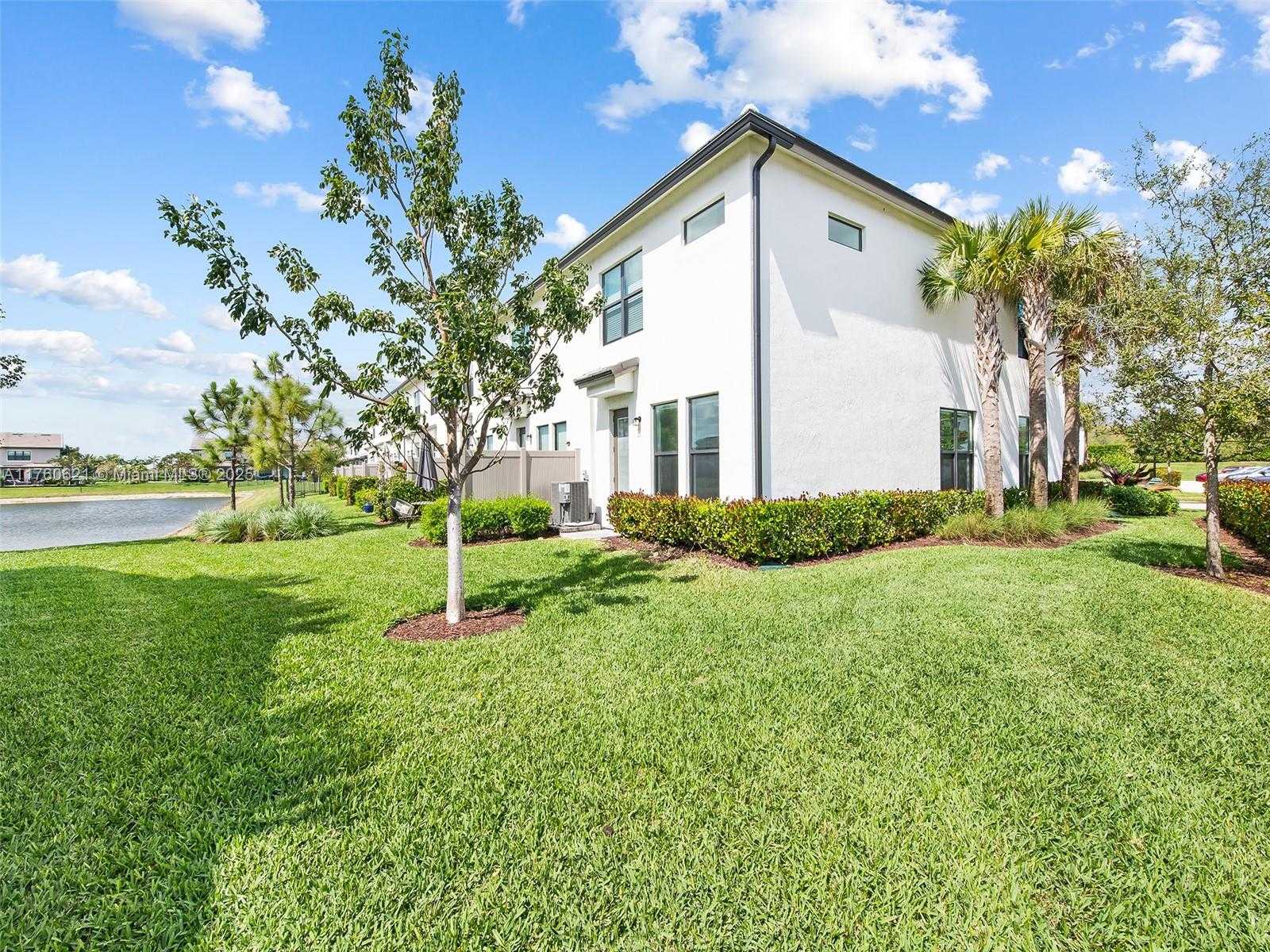 Small Image of 2102 NORTH APPLETON CIR N #2102, Oakland Park Number 3