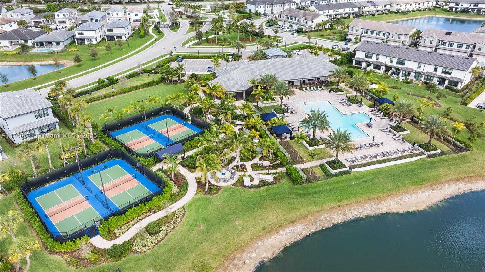 Small Image of 2102 NORTH APPLETON CIR N #2102, Oakland Park Number 33