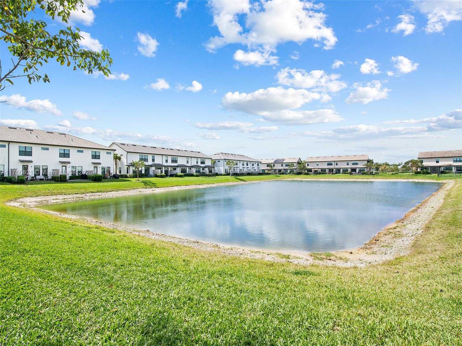 Small Image of 2102 NORTH APPLETON CIR N #2102, Oakland Park Number 4