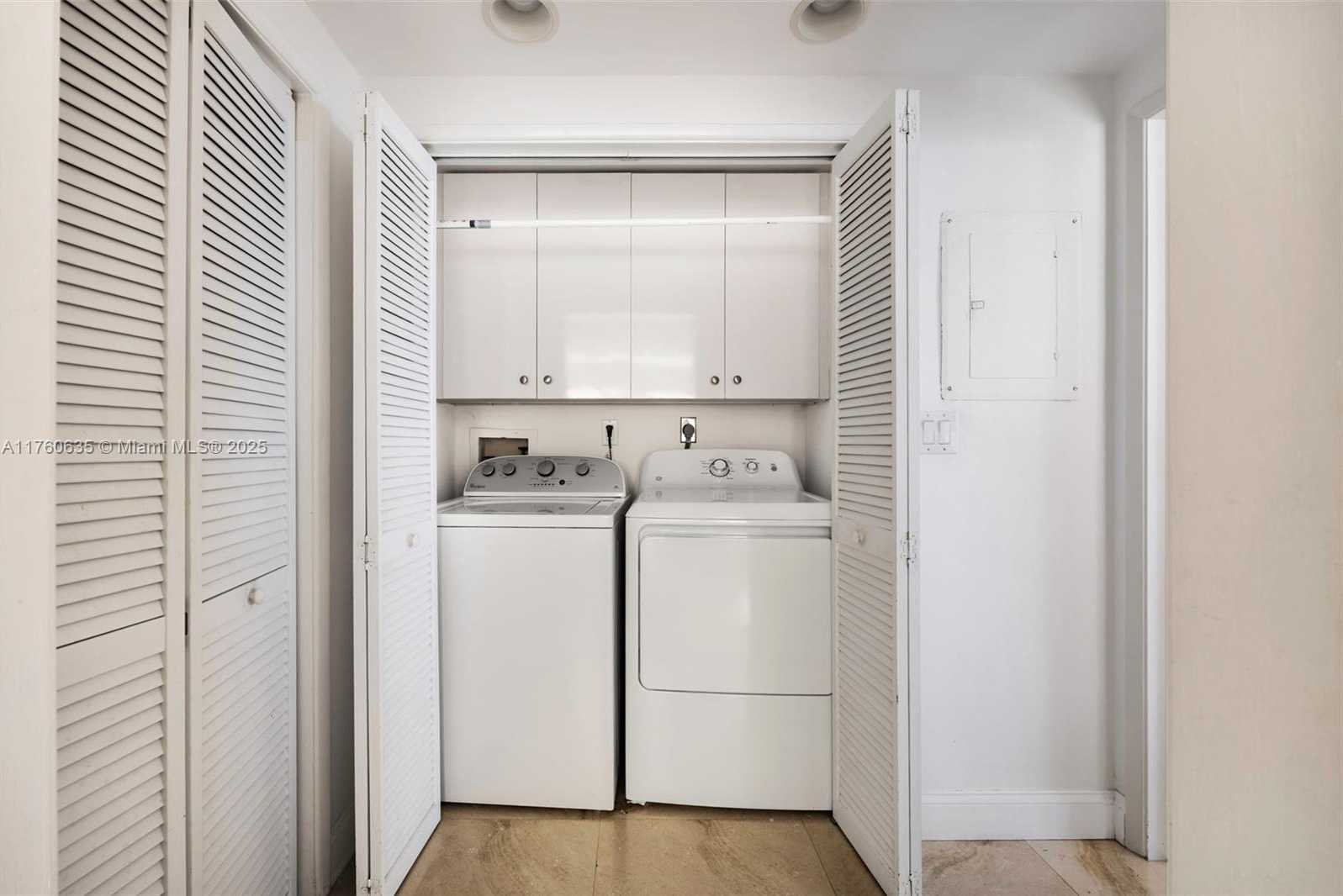 Small Image of 1581 BRICKELL AVE #1405, Miami Number 9