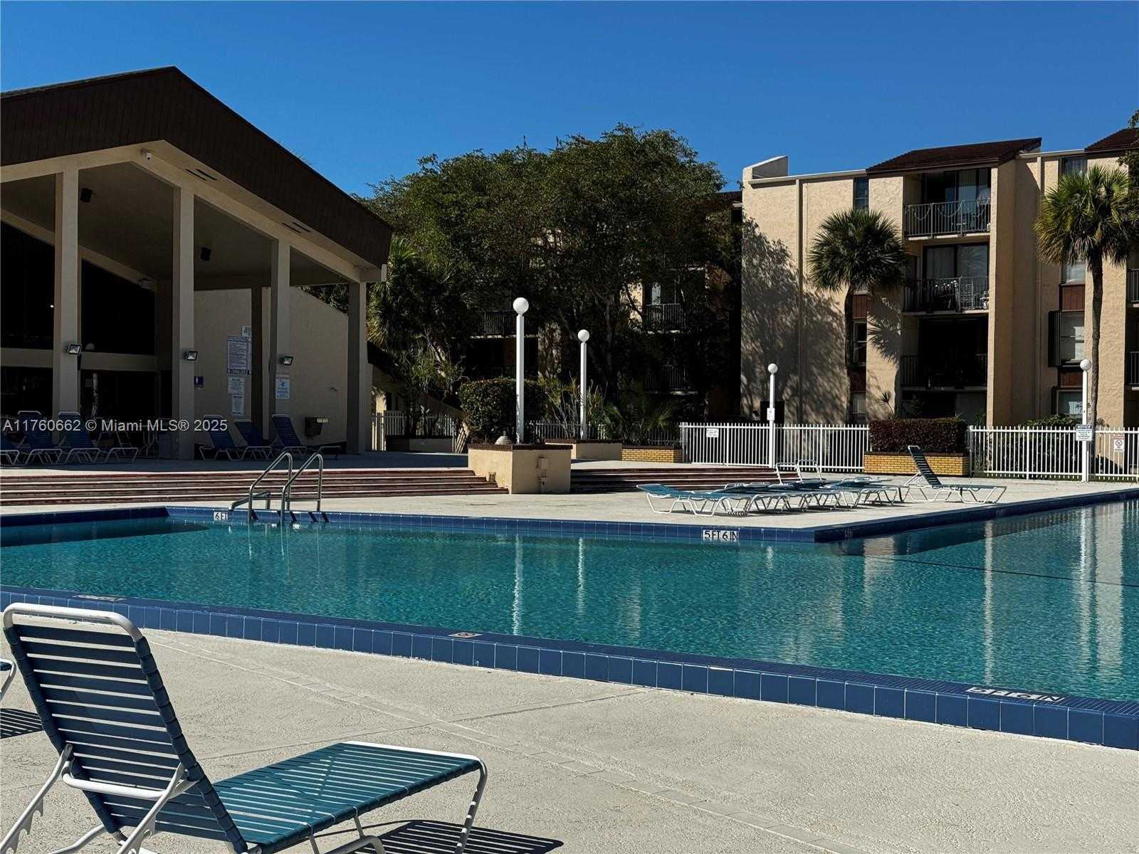 Small Image of 14321 NORTH KENDALL DR #202-F, Miami Number 10