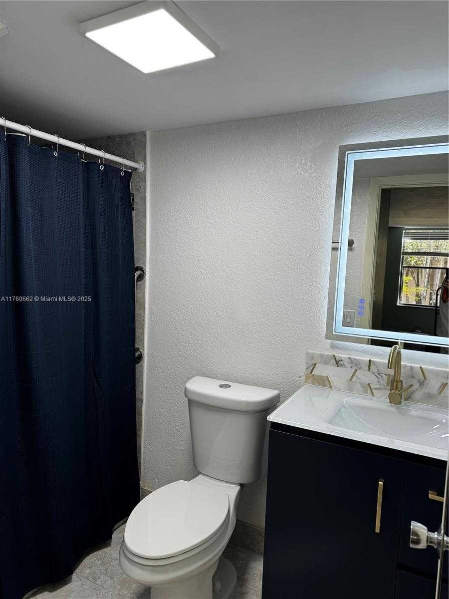 Small Image of 14321 NORTH KENDALL DR #202-F, Miami Number 8