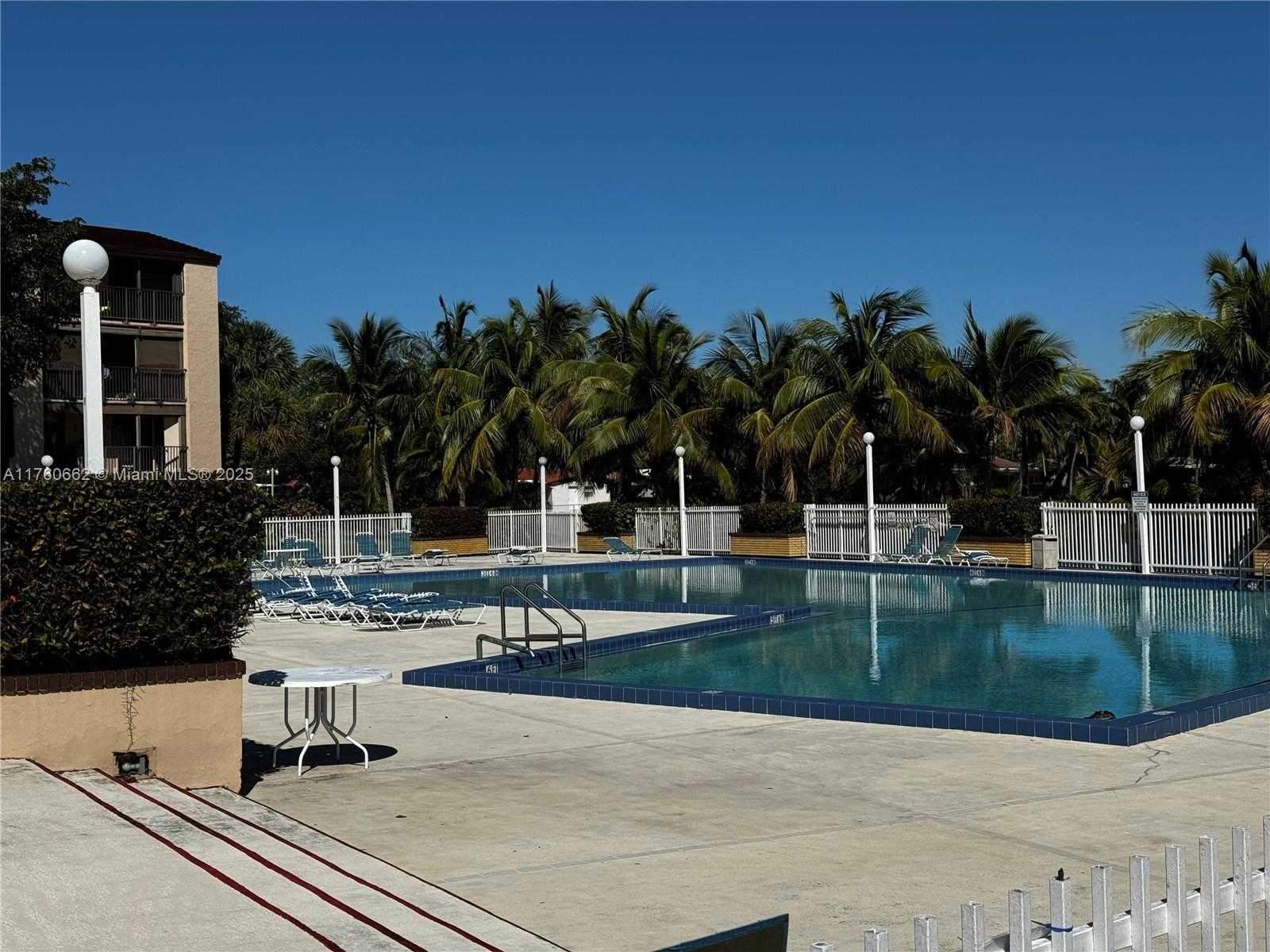 Small Image of 14321 NORTH KENDALL DR #202-F, Miami Number 9