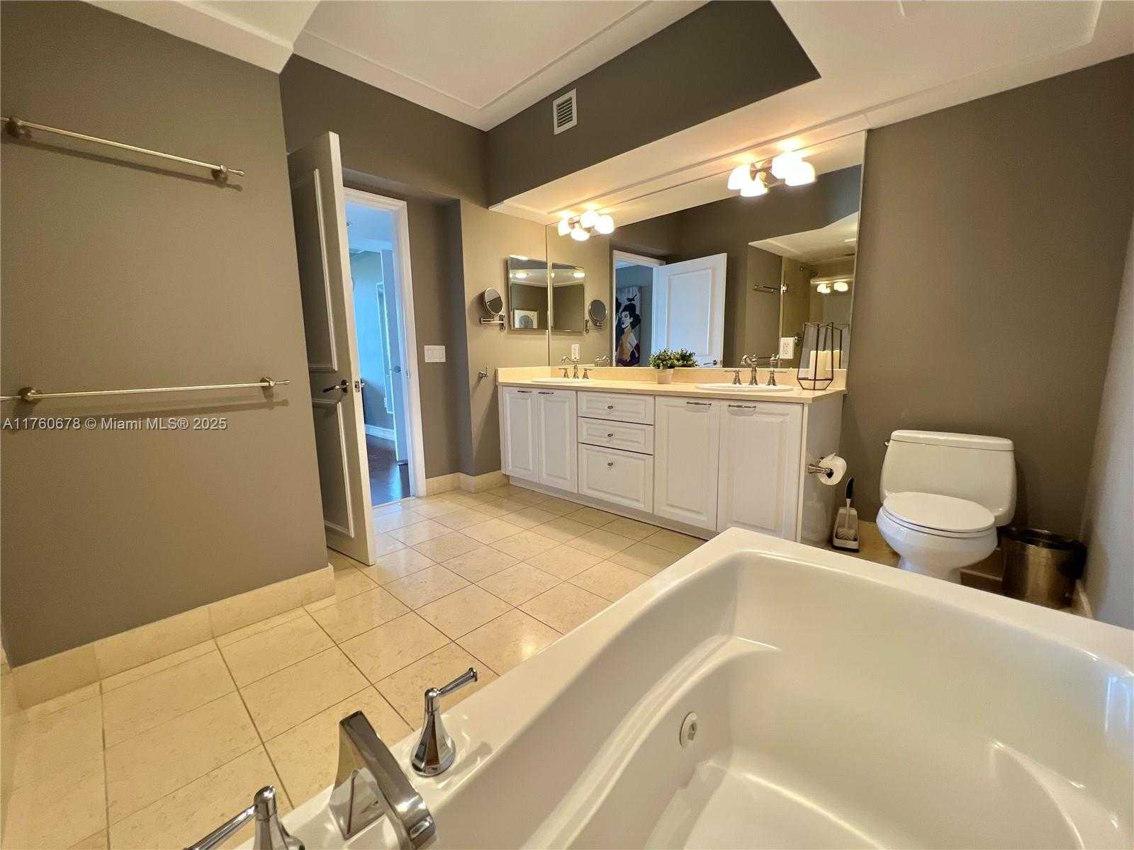 Small Image of 20000 EAST COUNTRY CLUB DR #806, Aventura Number 15
