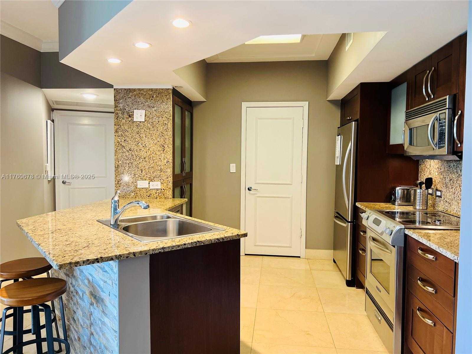 Small Image of 20000 EAST COUNTRY CLUB DR #806, Aventura Number 6